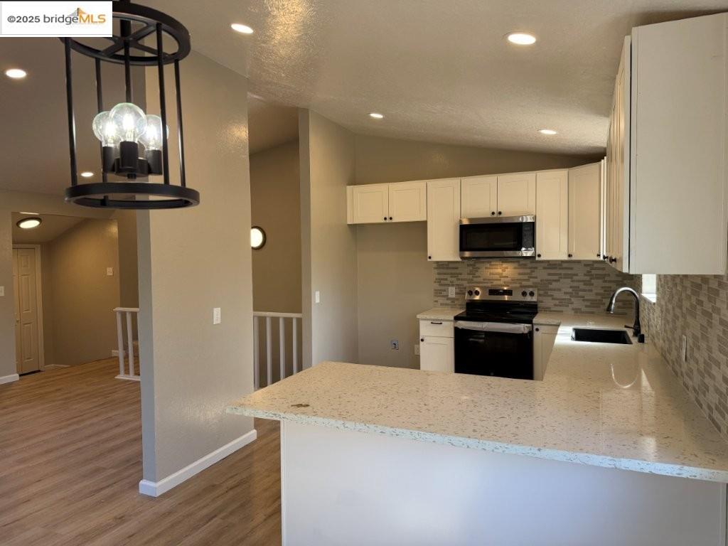 Detail Gallery Image 8 of 60 For 11987 Valenta Way, Groveland,  CA 95321 - 4 Beds | 3 Baths