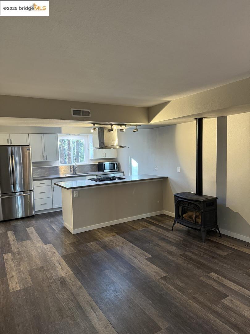 Detail Gallery Image 3 of 15 For 1200 Wildwood Ave # 17,  South Lake Tahoe,  CA 96150 - 2 Beds | 1/1 Baths