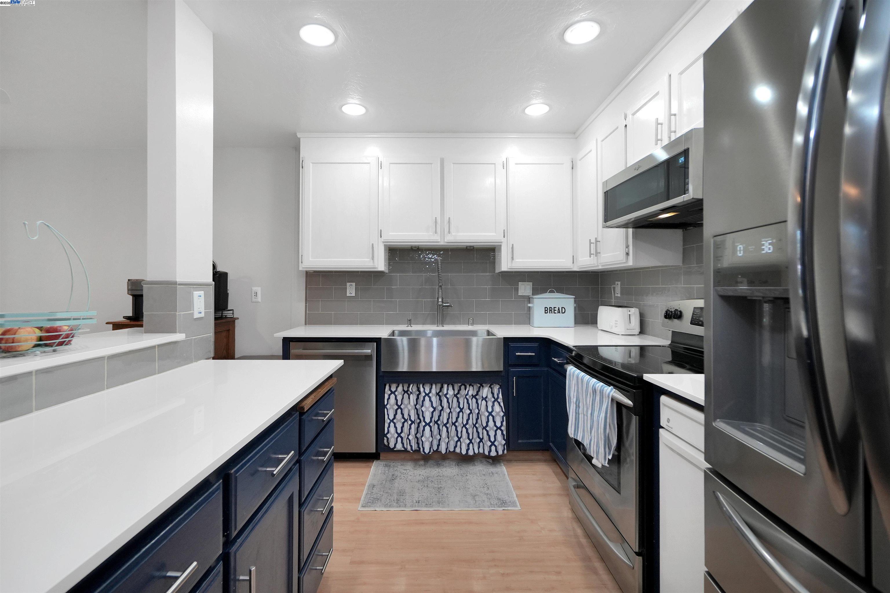 Browse active condo listings in CHATEAU THIERY