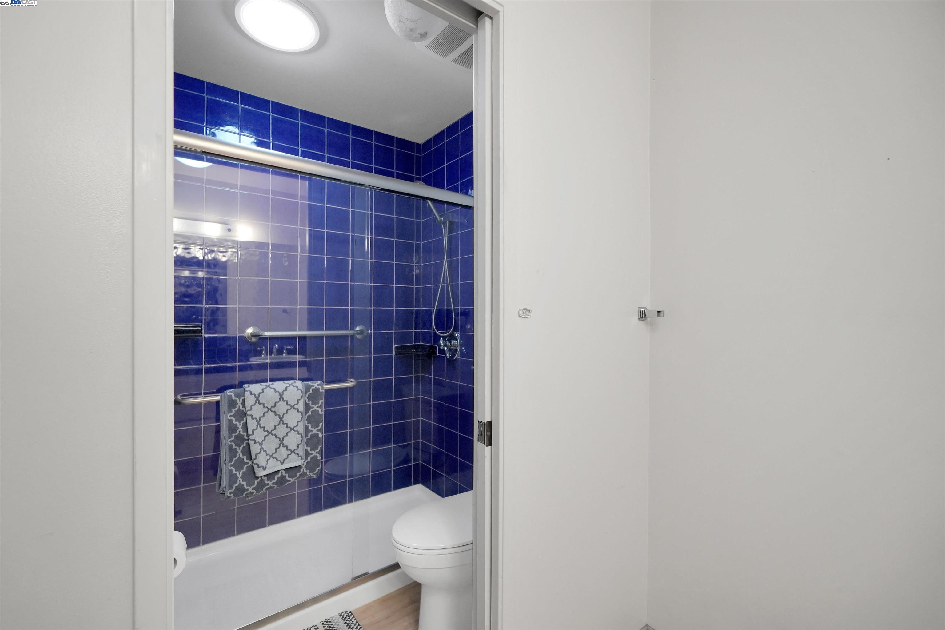 Detail Gallery Image 23 of 35 For 13844 Rose Dr, San Leandro,  CA 94578 - 4 Beds | 3 Baths