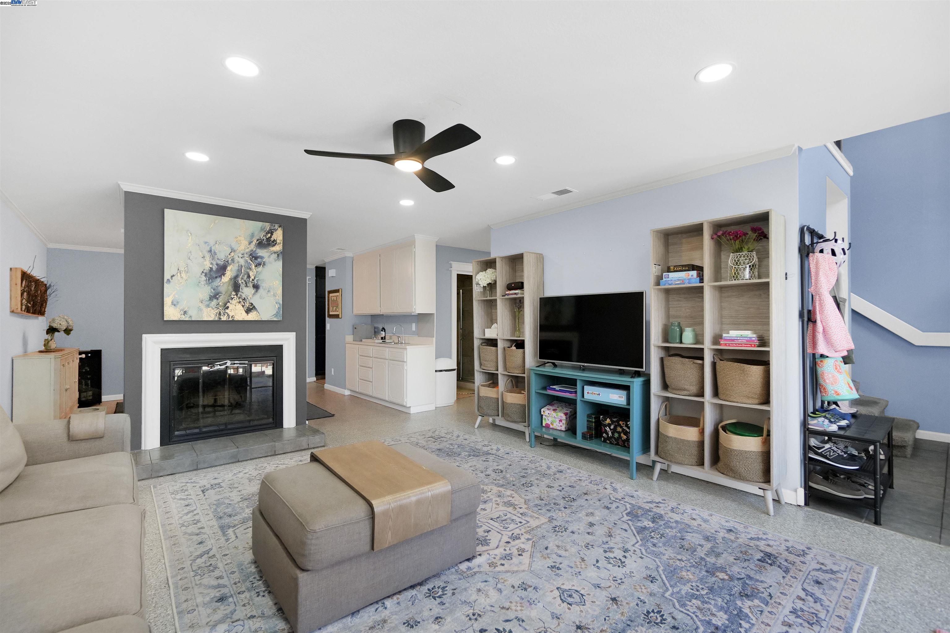 Detail Gallery Image 5 of 35 For 13844 Rose Dr, San Leandro,  CA 94578 - 4 Beds | 3 Baths