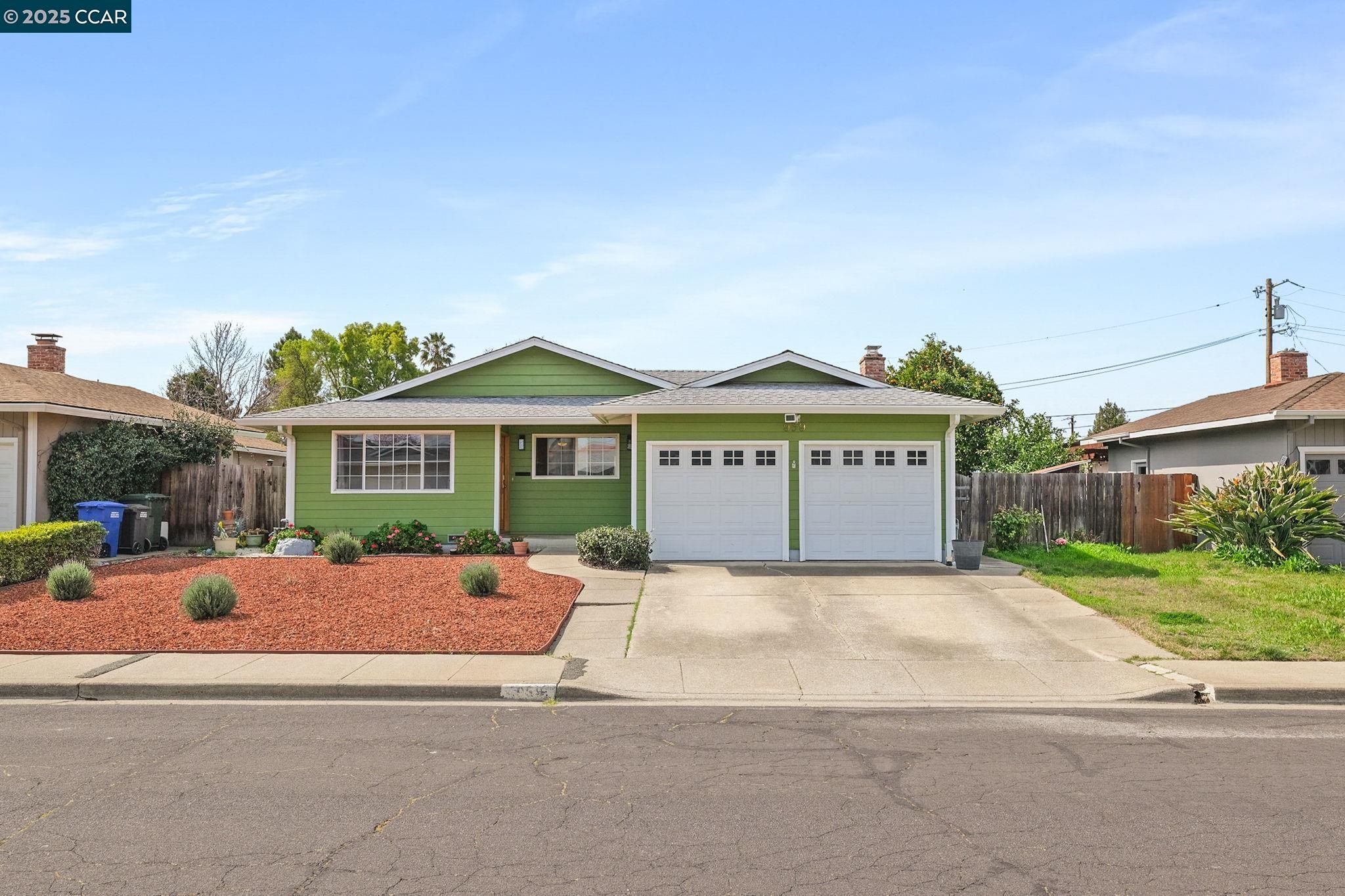 Detail Gallery Image 1 of 1 For 959 Chalet Dr, Concord,  CA 94518 - 4 Beds | 2 Baths