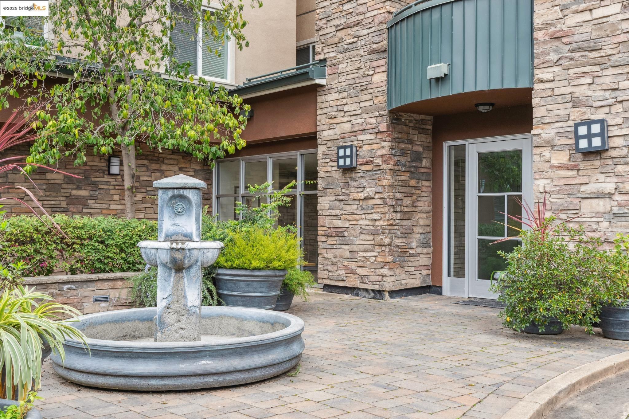 More Details about MLS # 41086912 : 1310 CREEKSIDE DR # 103