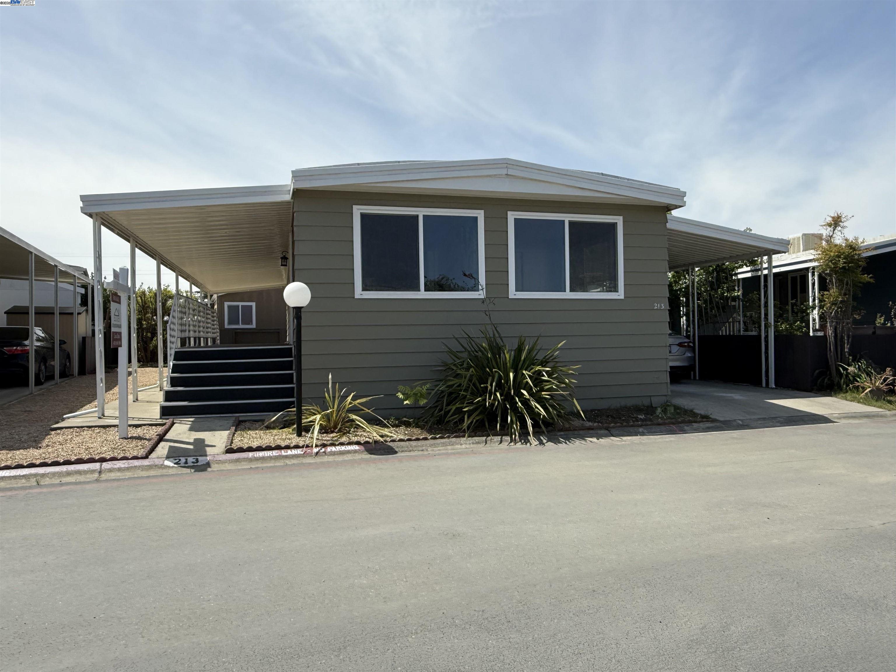 Detail Gallery Image 1 of 1 For 1220 Tasman Dr. #213,  Sunnyvale,  CA 94089 - 2 Beds | 2 Baths