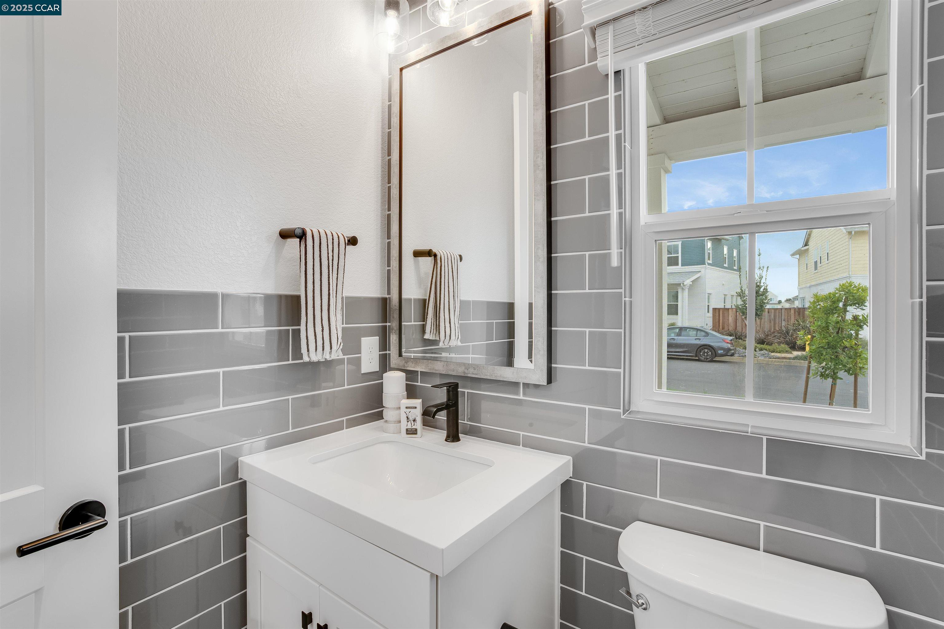 Detail Gallery Image 8 of 60 For 461 Halcyon Pl, Bethel Island,  CA 94511 - 4 Beds | 5/1 Baths