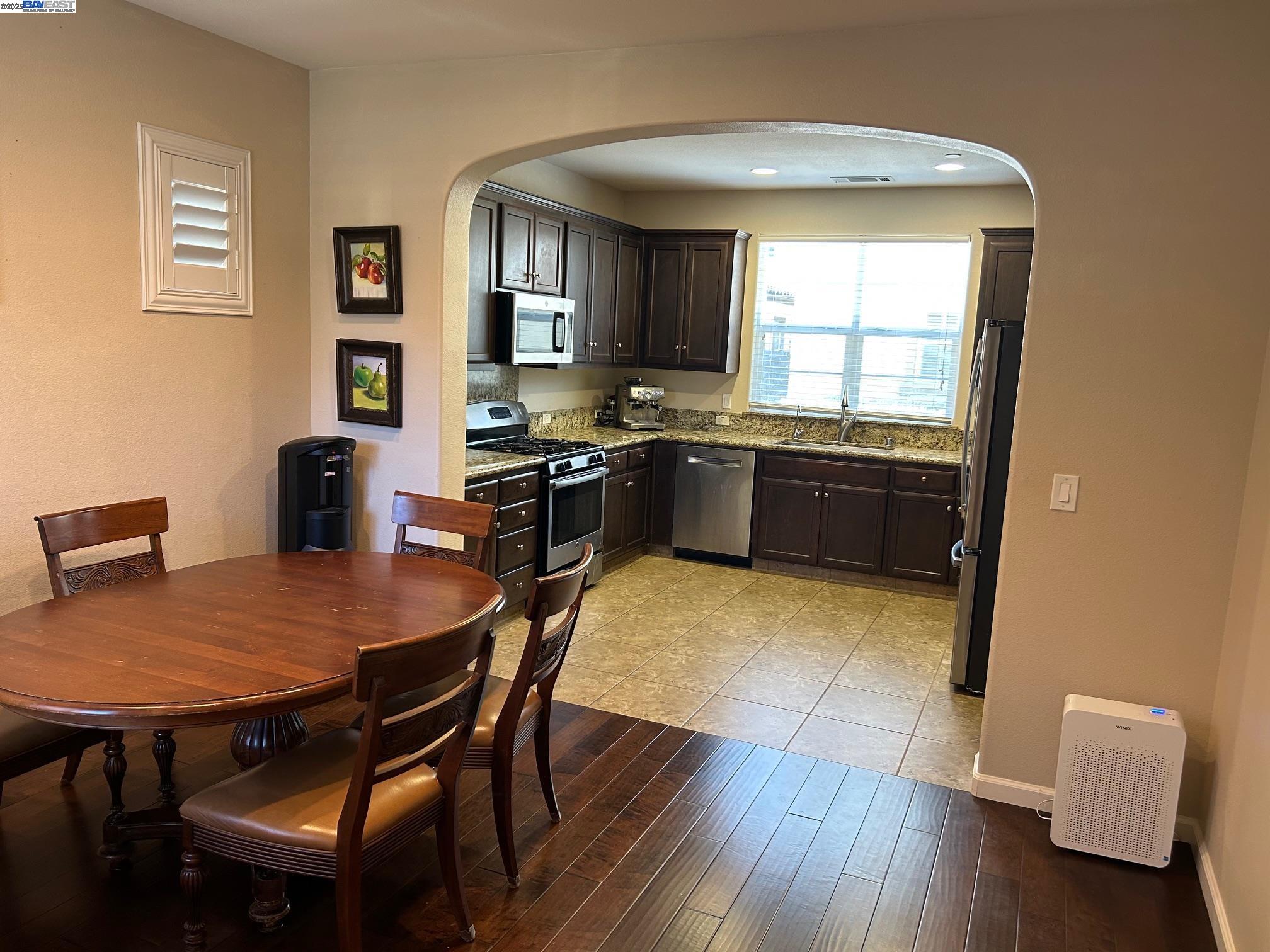 Detail Gallery Image 3 of 30 For 3002 Blackberry Ave, San Ramon,  CA 94582 - 3 Beds | 2/1 Baths