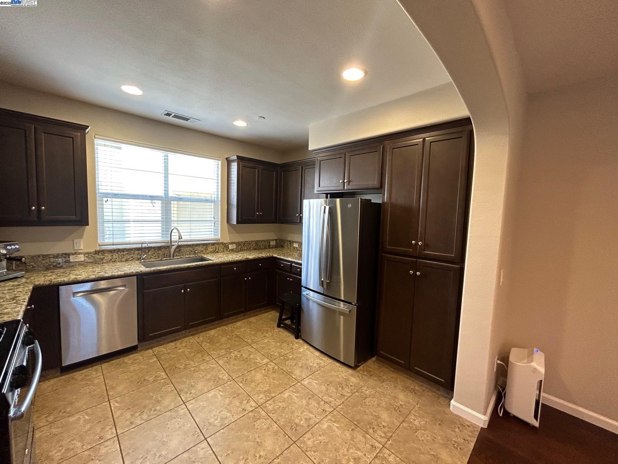 Detail Gallery Image 6 of 30 For 3002 Blackberry Ave, San Ramon,  CA 94582 - 3 Beds | 2/1 Baths
