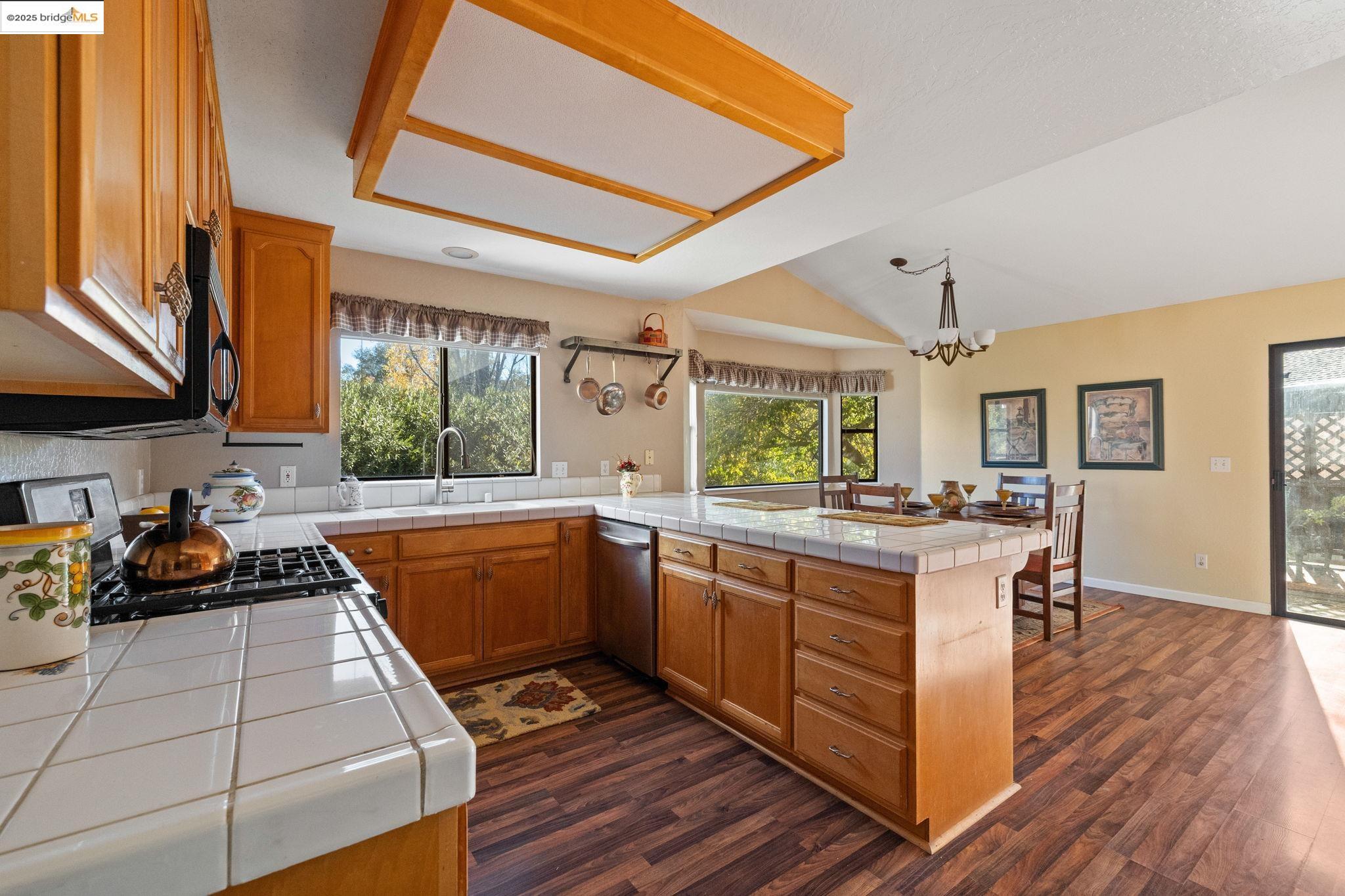 Detail Gallery Image 11 of 54 For 868 Live Oak Dr, Angels Camp,  CA 95222 - 3 Beds | 2 Baths