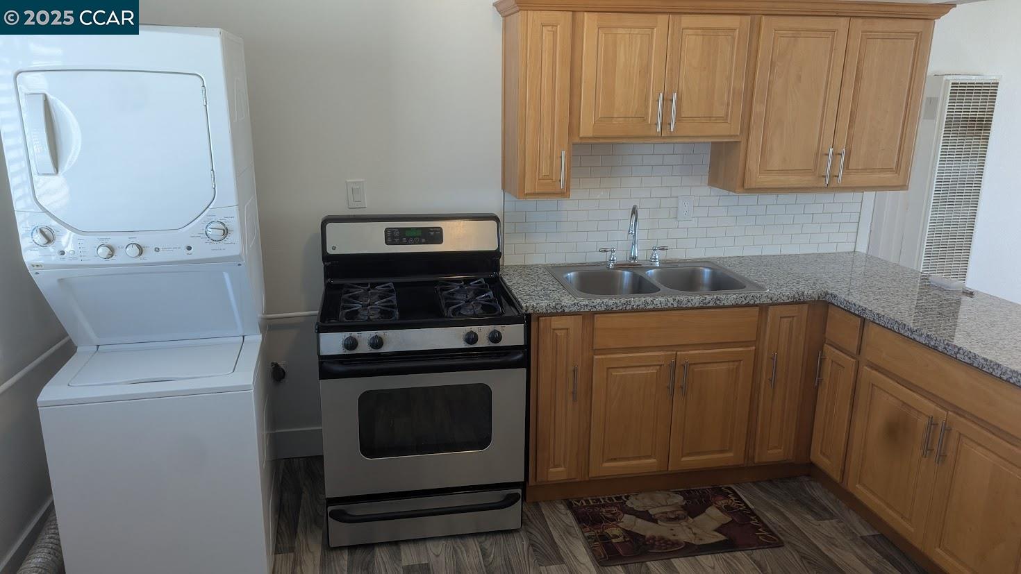 Detail Gallery Image 5 of 12 For 2008 Marin St #B,  Vallejo,  CA 94590 - 2 Beds | 1 Baths