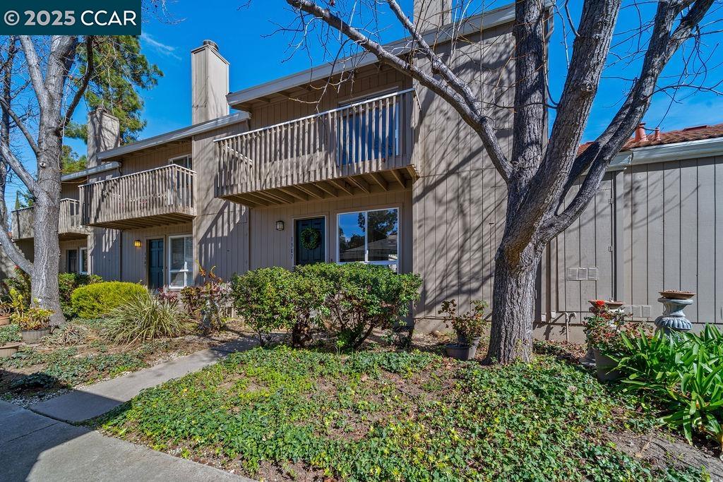 More Details about MLS # 41086975 : 1307 WATERFALL WAY