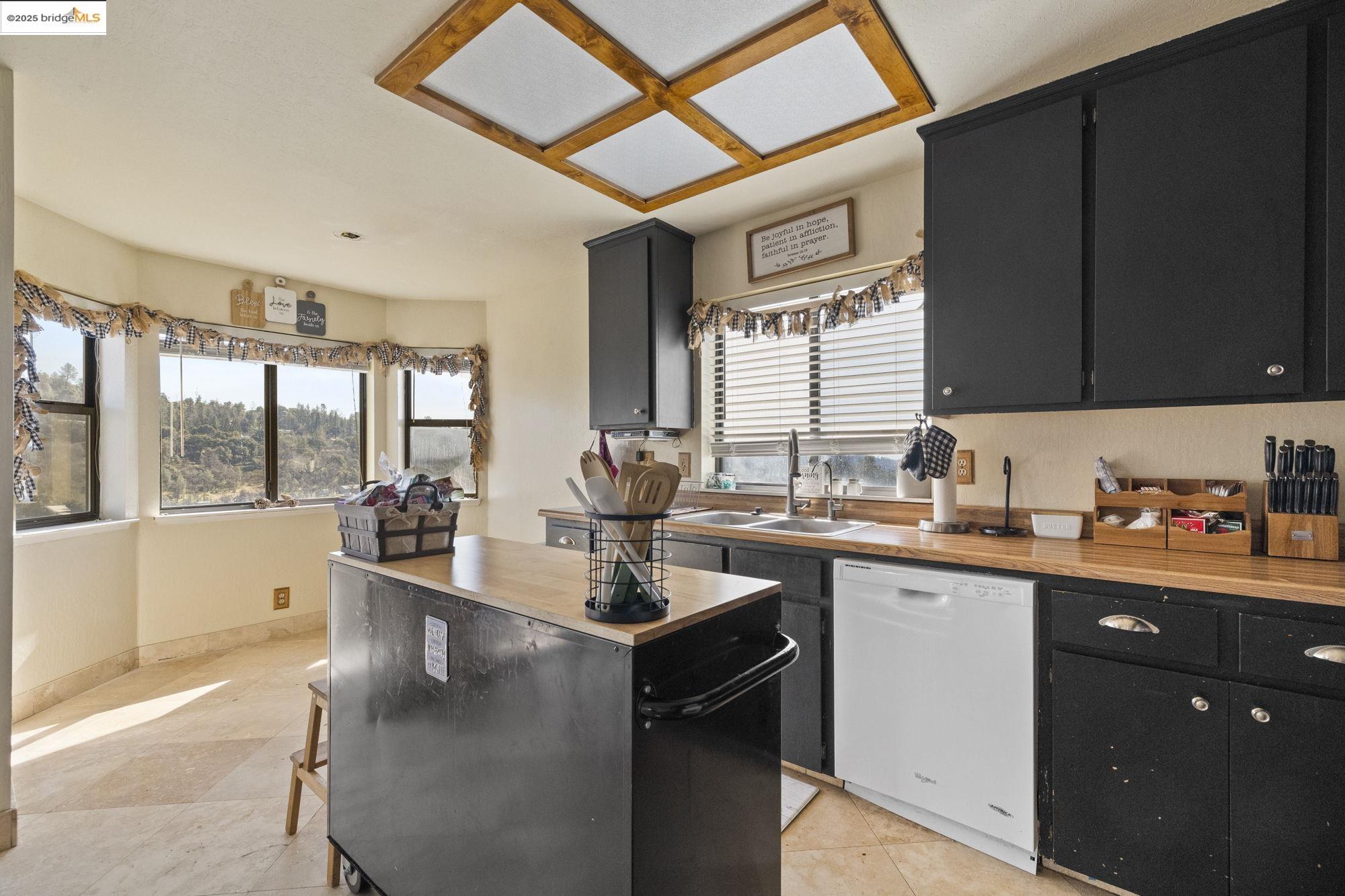 Detail Gallery Image 9 of 32 For 20842 Caylor Drive, Soulsbyville,  CA 95372 - 3 Beds | 3 Baths