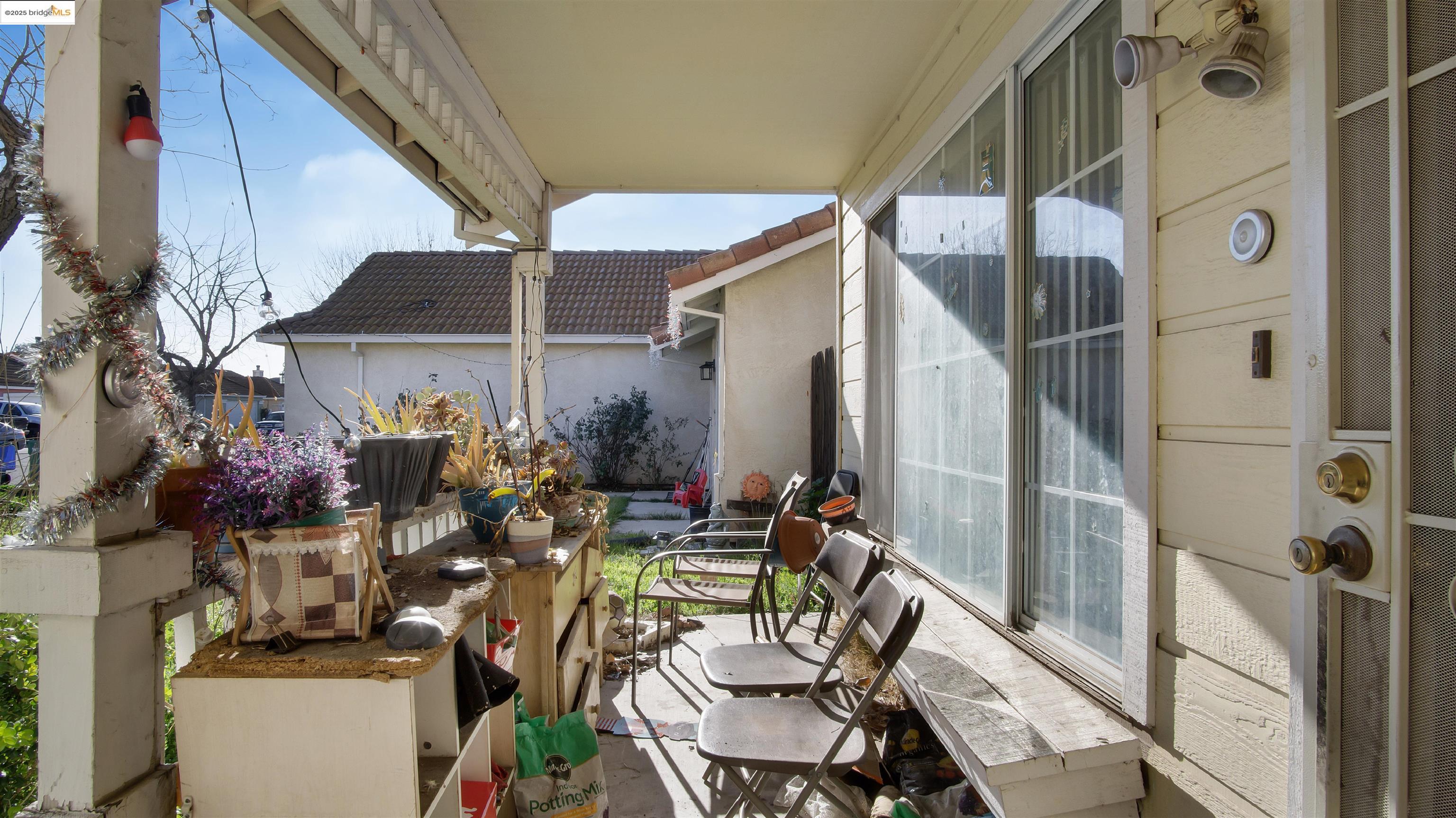 Detail Gallery Image 3 of 16 For 2821 Togninali, Stockton,  CA 95206 - 3 Beds | 2 Baths