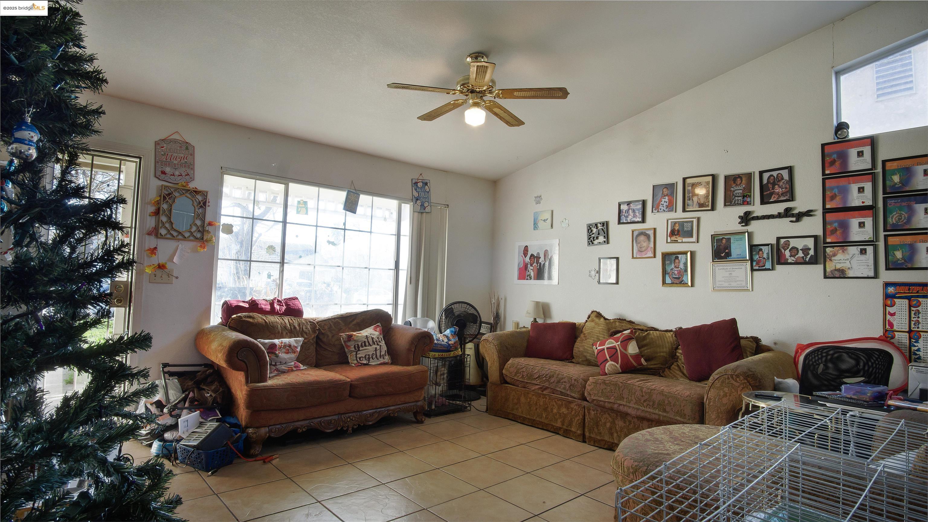 Detail Gallery Image 4 of 16 For 2821 Togninali, Stockton,  CA 95206 - 3 Beds | 2 Baths