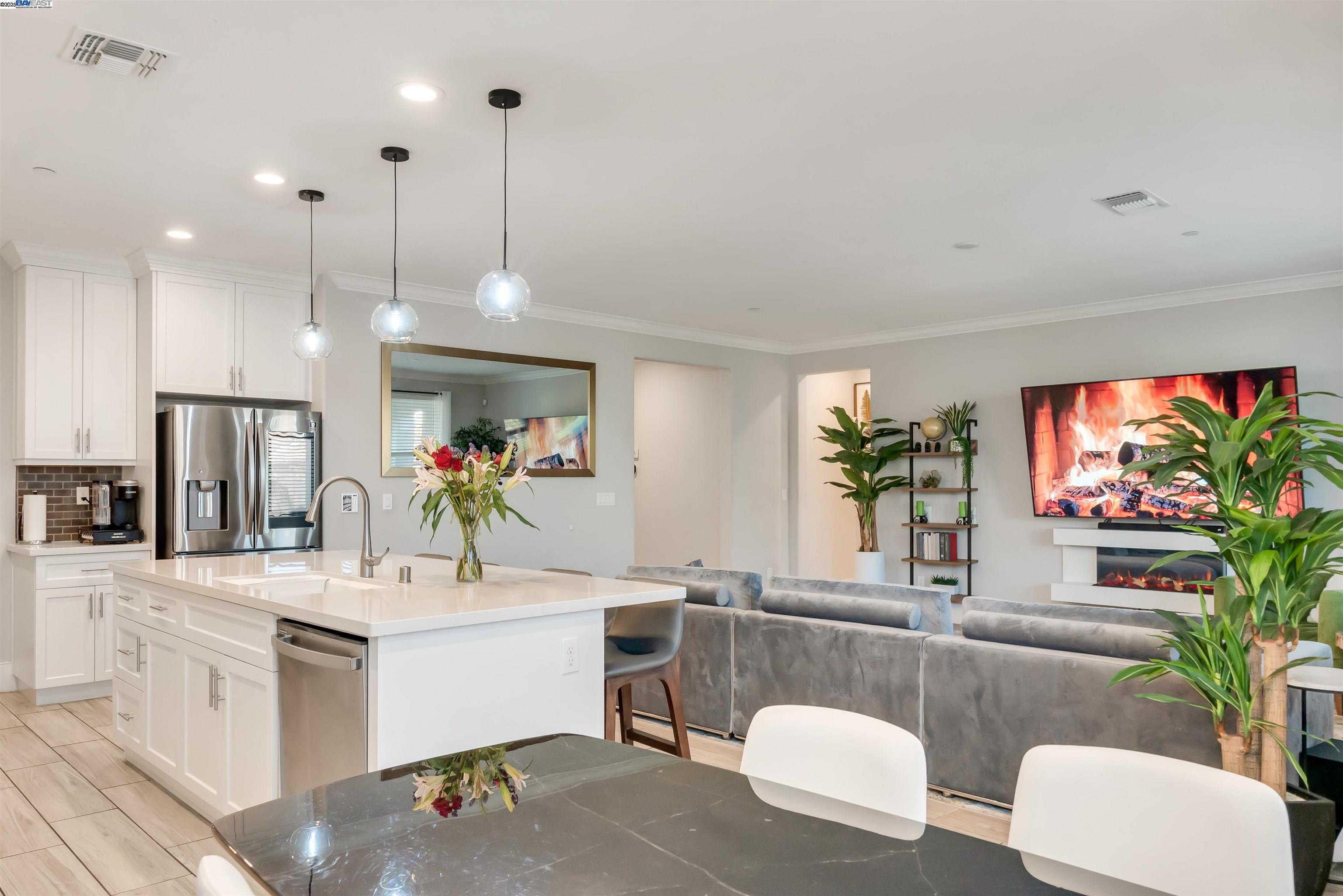 Detail Gallery Image 1 of 1 For 6715 Tailwind Ln, Stockton,  CA 95219-7010 - 3 Beds | 2 Baths