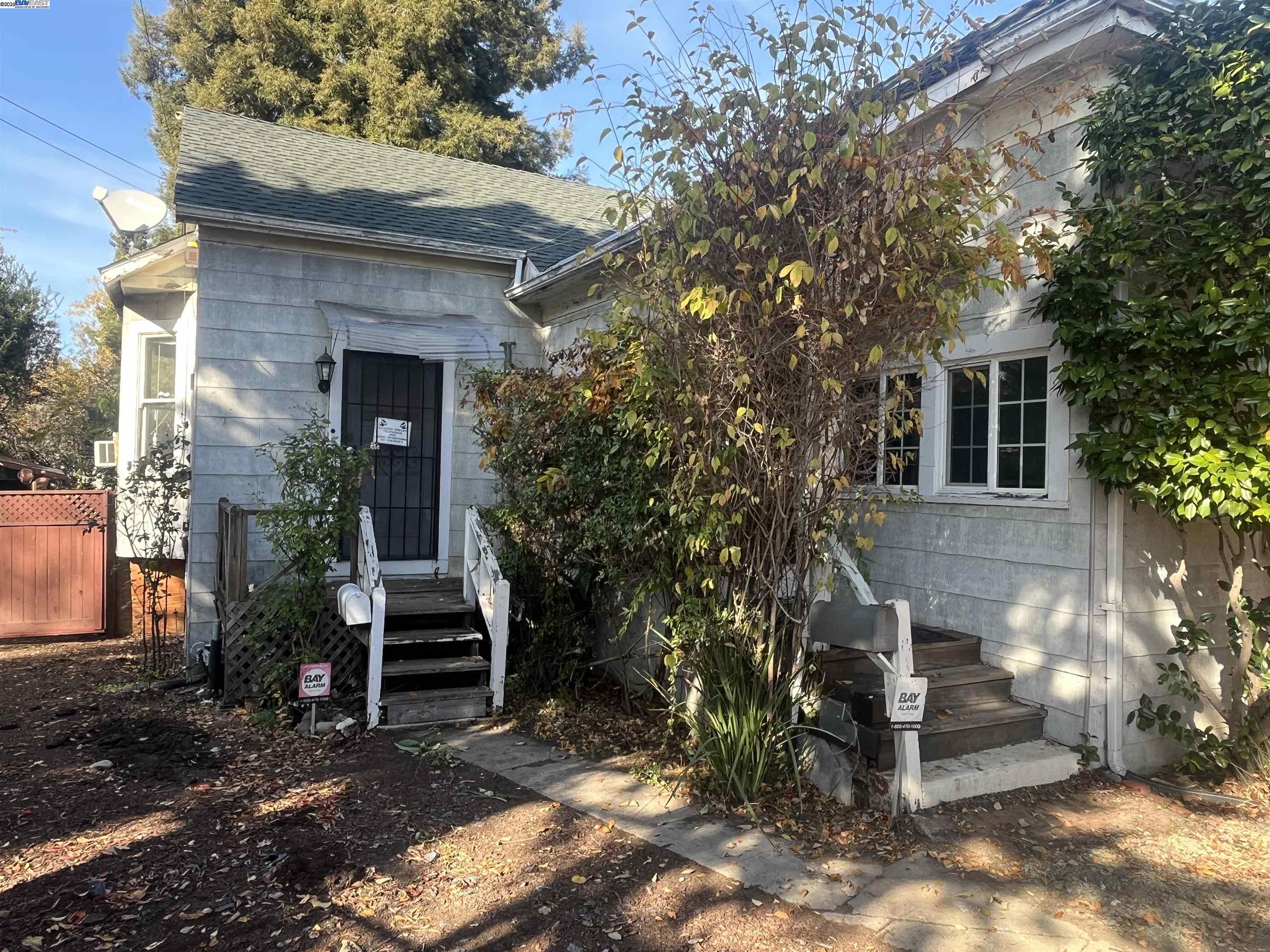 Detail Gallery Image 1 of 1 For 3521 Laguna Ave, Oakland,  CA 94602 - 2 Beds | 2 Baths