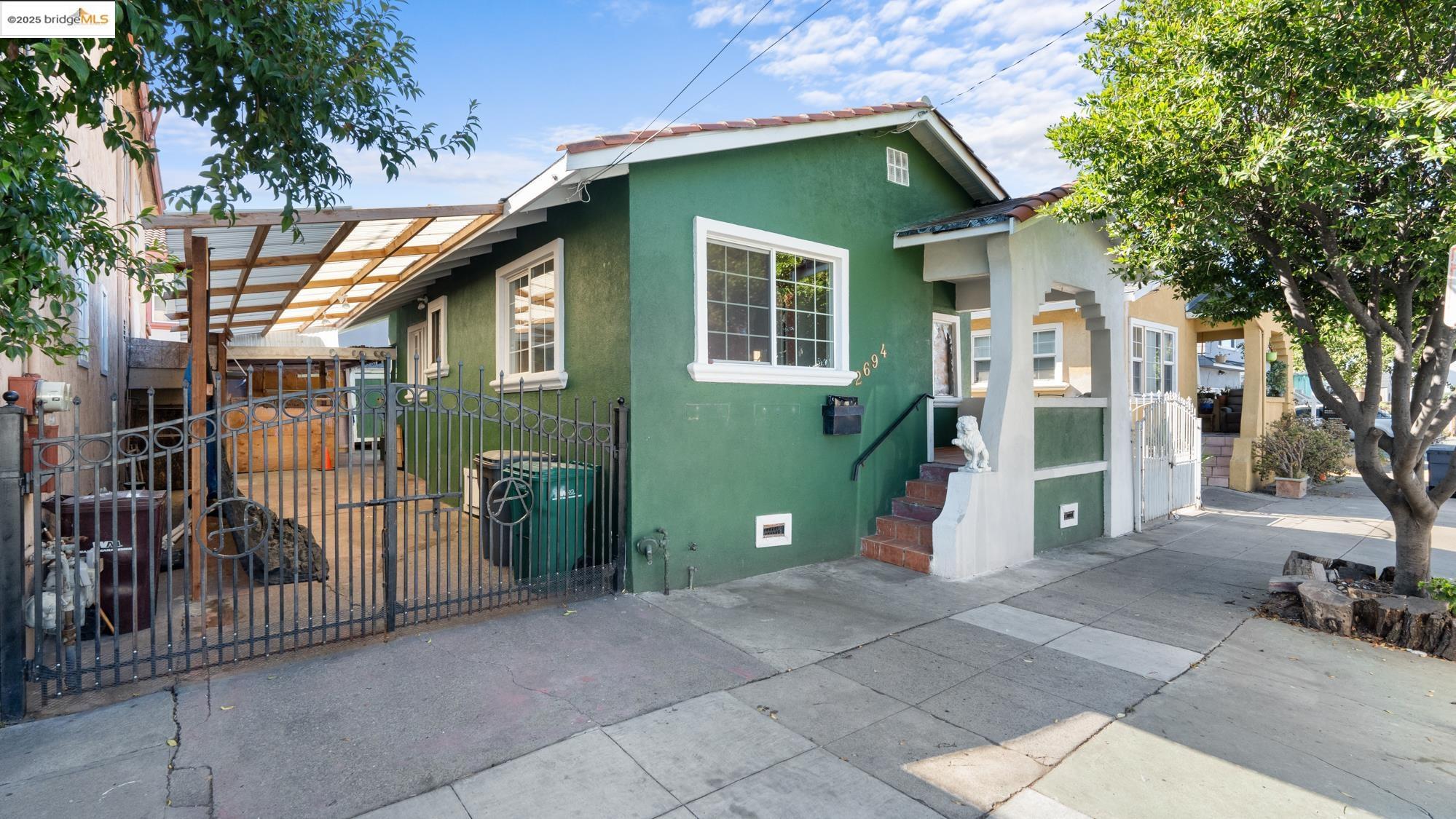 Detail Gallery Image 1 of 1 For 2694 74th Ave, Oakland,  CA 94605 - 2 Beds | 1 Baths