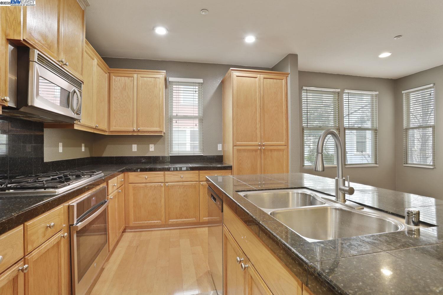 Detail Gallery Image 23 of 58 For 2057 Lewis St, Hercules,  CA 94547 - 3 Beds | 2/1 Baths