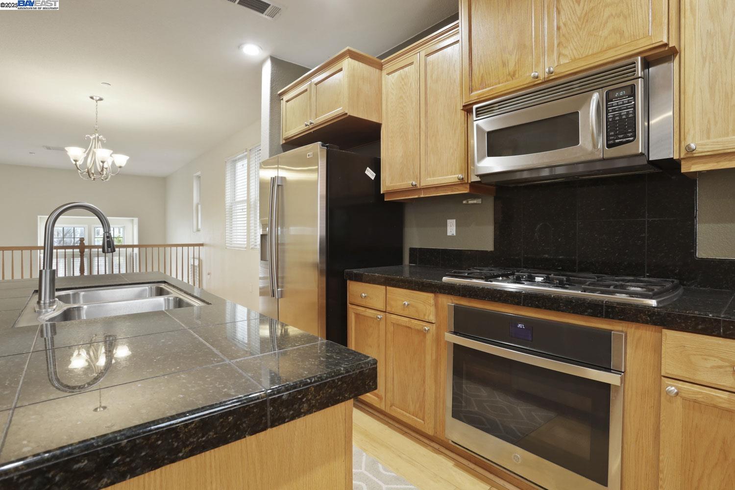 Detail Gallery Image 24 of 58 For 2057 Lewis St, Hercules,  CA 94547 - 3 Beds | 2/1 Baths