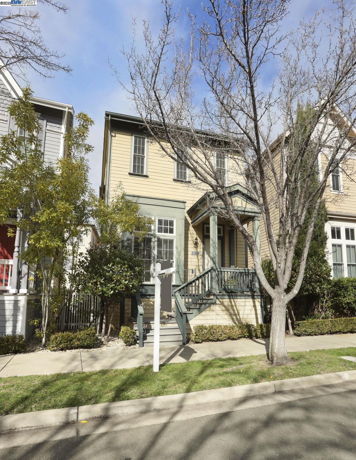 Detail Gallery Image 5 of 58 For 2057 Lewis St, Hercules,  CA 94547 - 3 Beds | 2/1 Baths