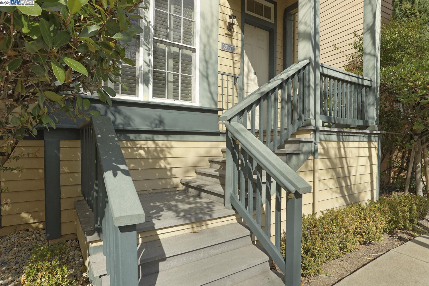 Detail Gallery Image 6 of 58 For 2057 Lewis St, Hercules,  CA 94547 - 3 Beds | 2/1 Baths