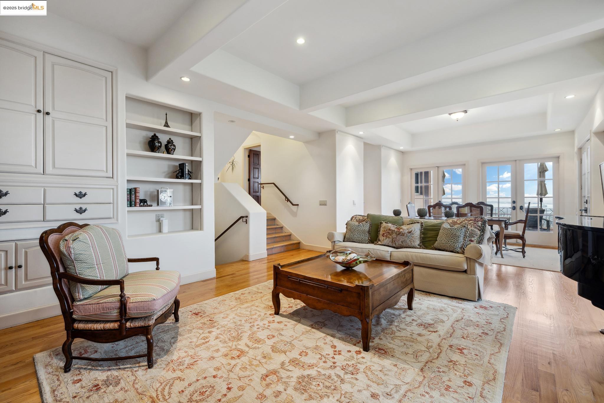 335 Gravatt Dr