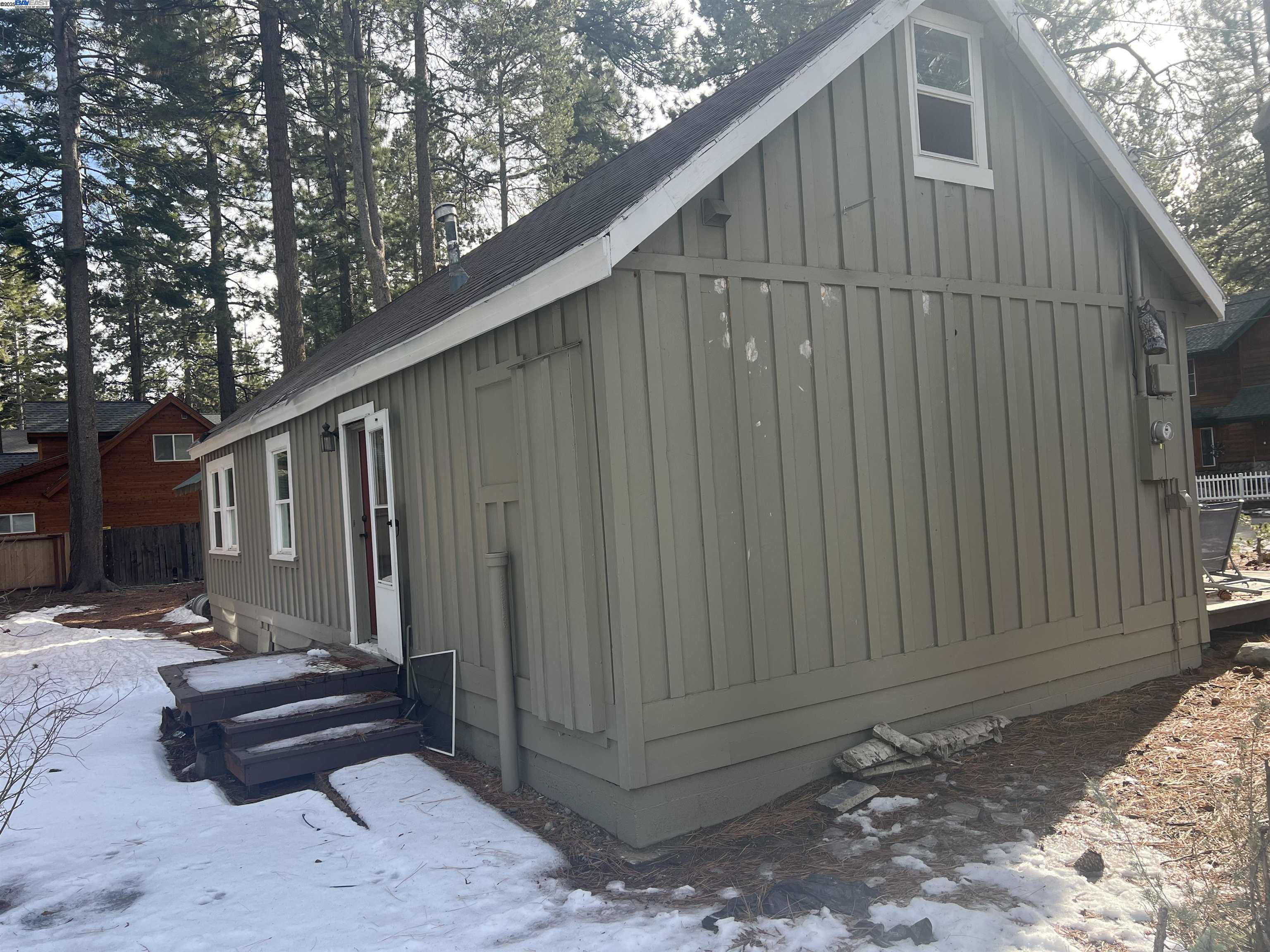 Detail Gallery Image 5 of 31 For 1099 Tata Ln, South Lake Tahoe,  CA 96150 - 2 Beds | 1 Baths