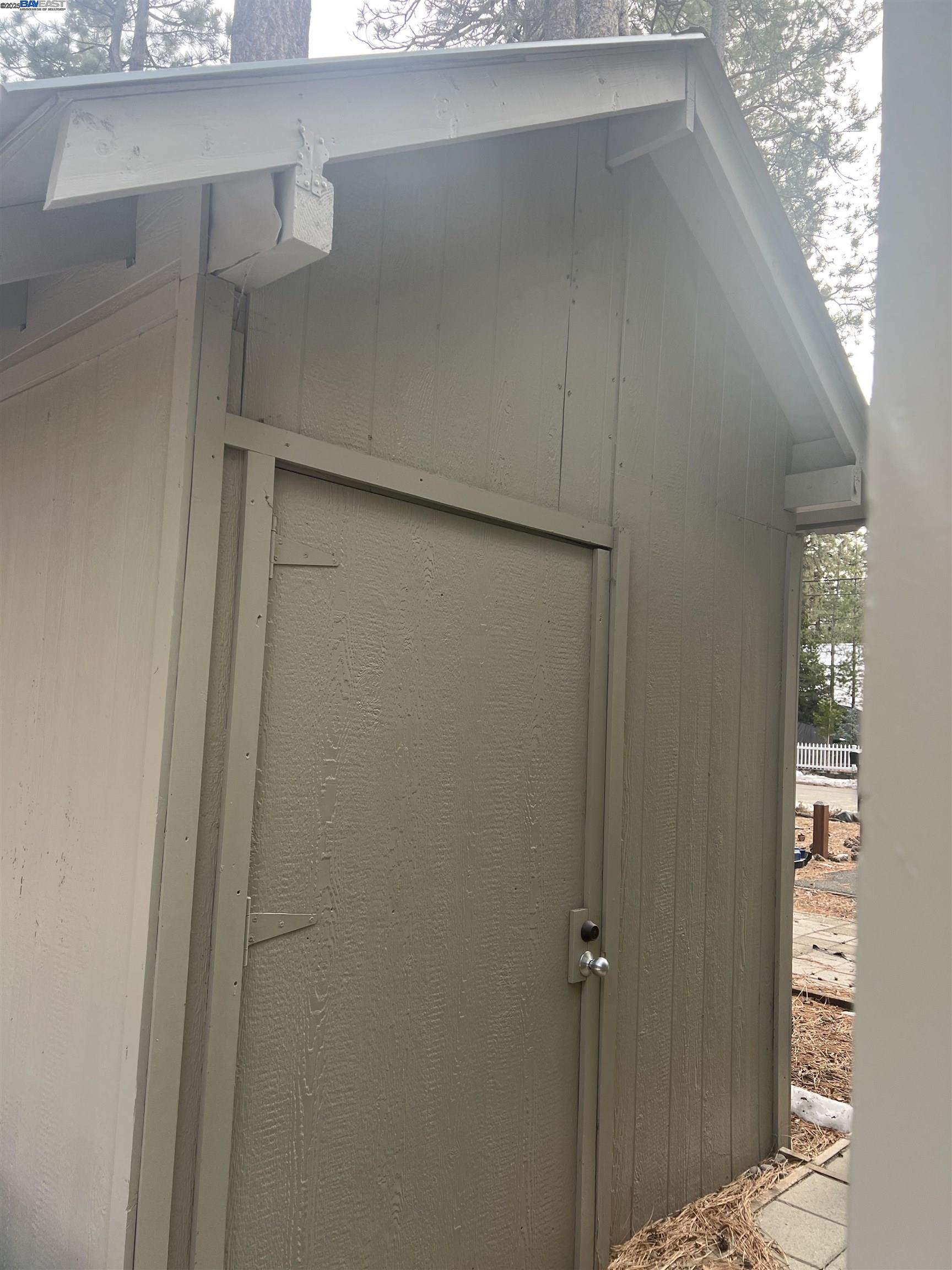 Detail Gallery Image 8 of 31 For 1099 Tata Ln, South Lake Tahoe,  CA 96150 - 2 Beds | 1 Baths