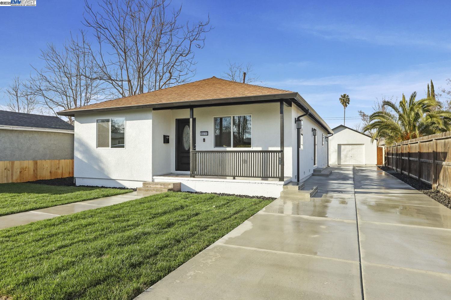 Detail Gallery Image 1 of 58 For 629 Oregon St, Manteca,  CA 95337 - 3 Beds | 2 Baths