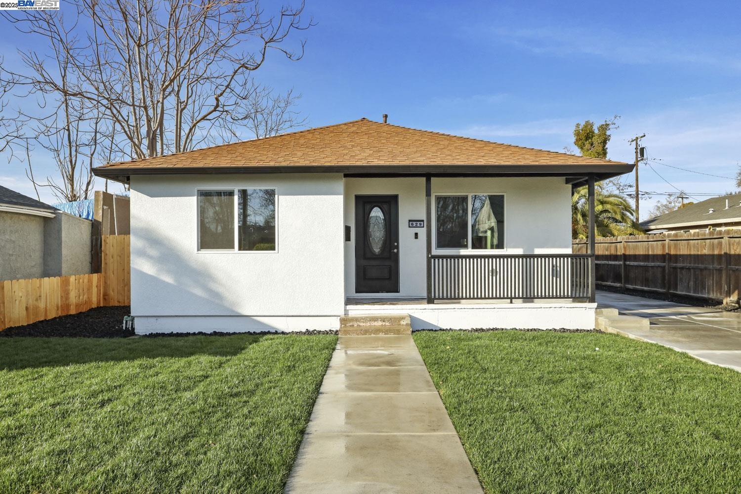 Detail Gallery Image 2 of 58 For 629 Oregon St, Manteca,  CA 95337 - 3 Beds | 2 Baths
