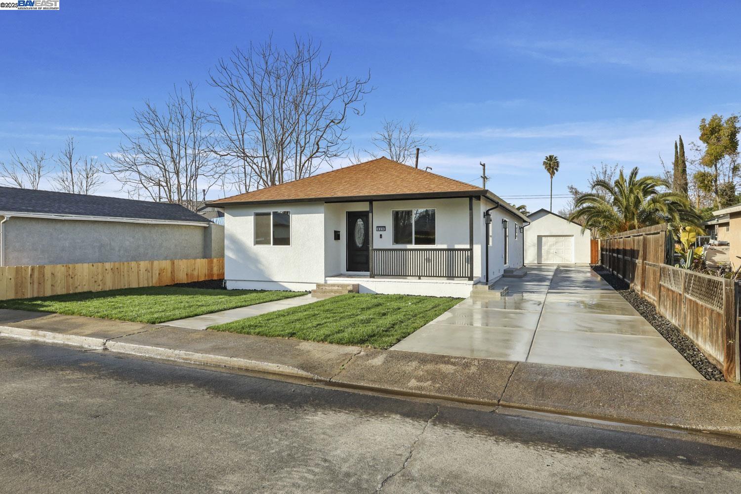 Detail Gallery Image 6 of 58 For 629 Oregon St, Manteca,  CA 95337 - 3 Beds | 2 Baths