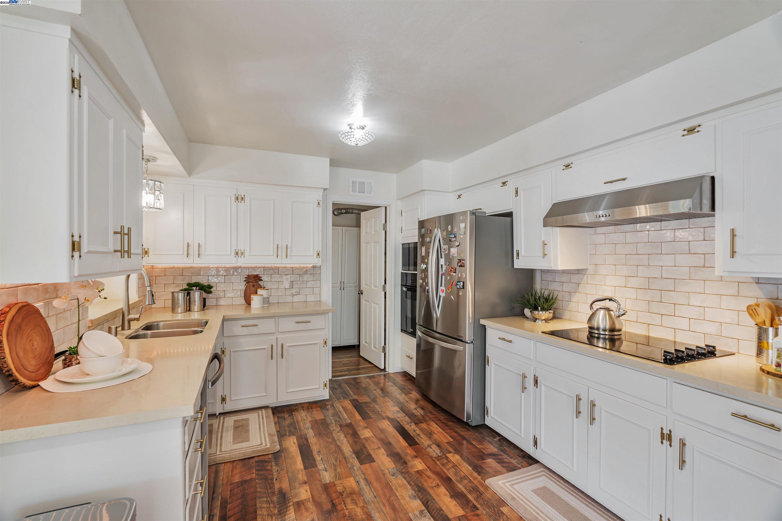 Detail Gallery Image 16 of 53 For 1570 Hillsdale Avenue, San Jose,  CA 95118 - 5 Beds | 4/1 Baths