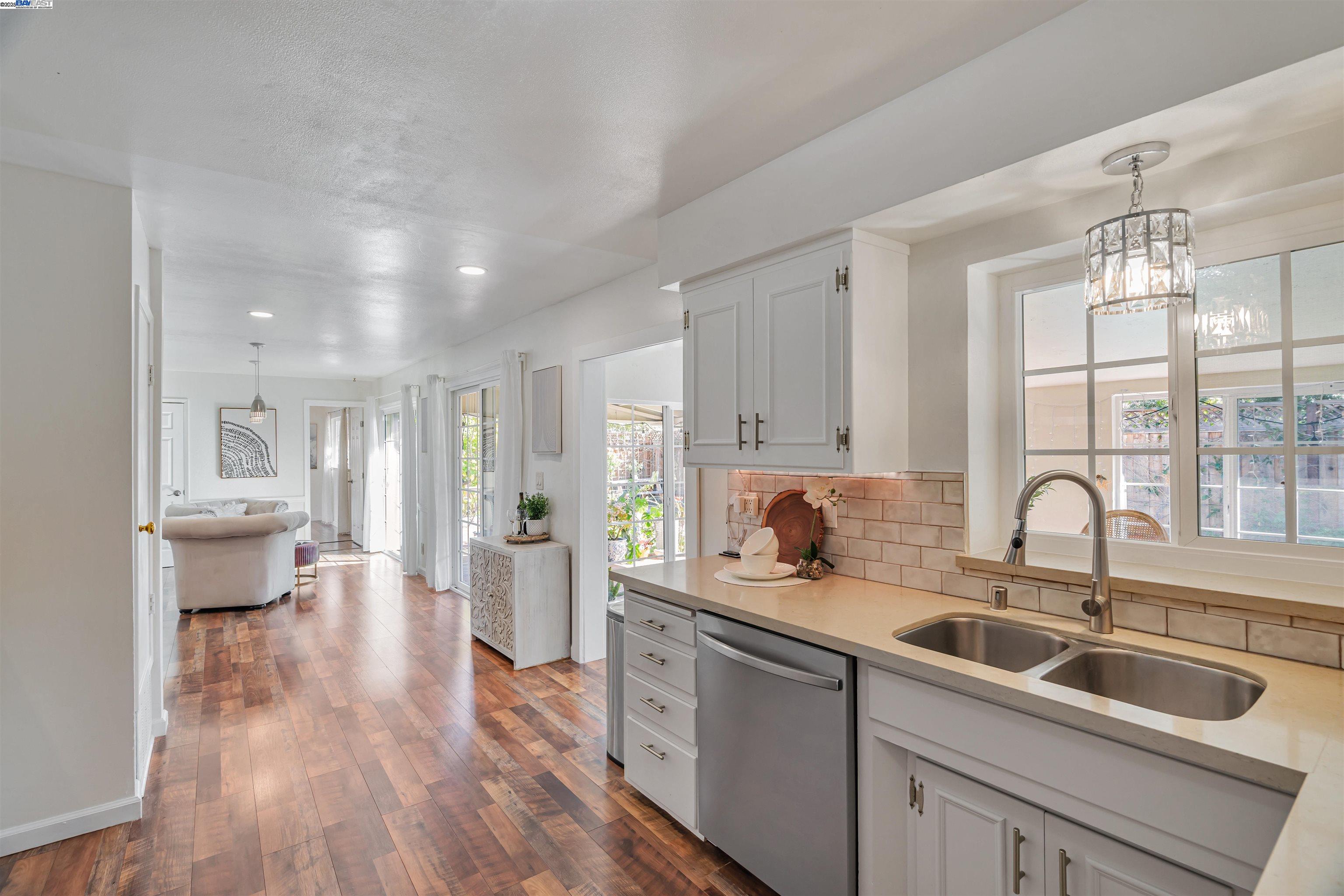 Detail Gallery Image 17 of 53 For 1570 Hillsdale Avenue, San Jose,  CA 95118 - 5 Beds | 4/1 Baths