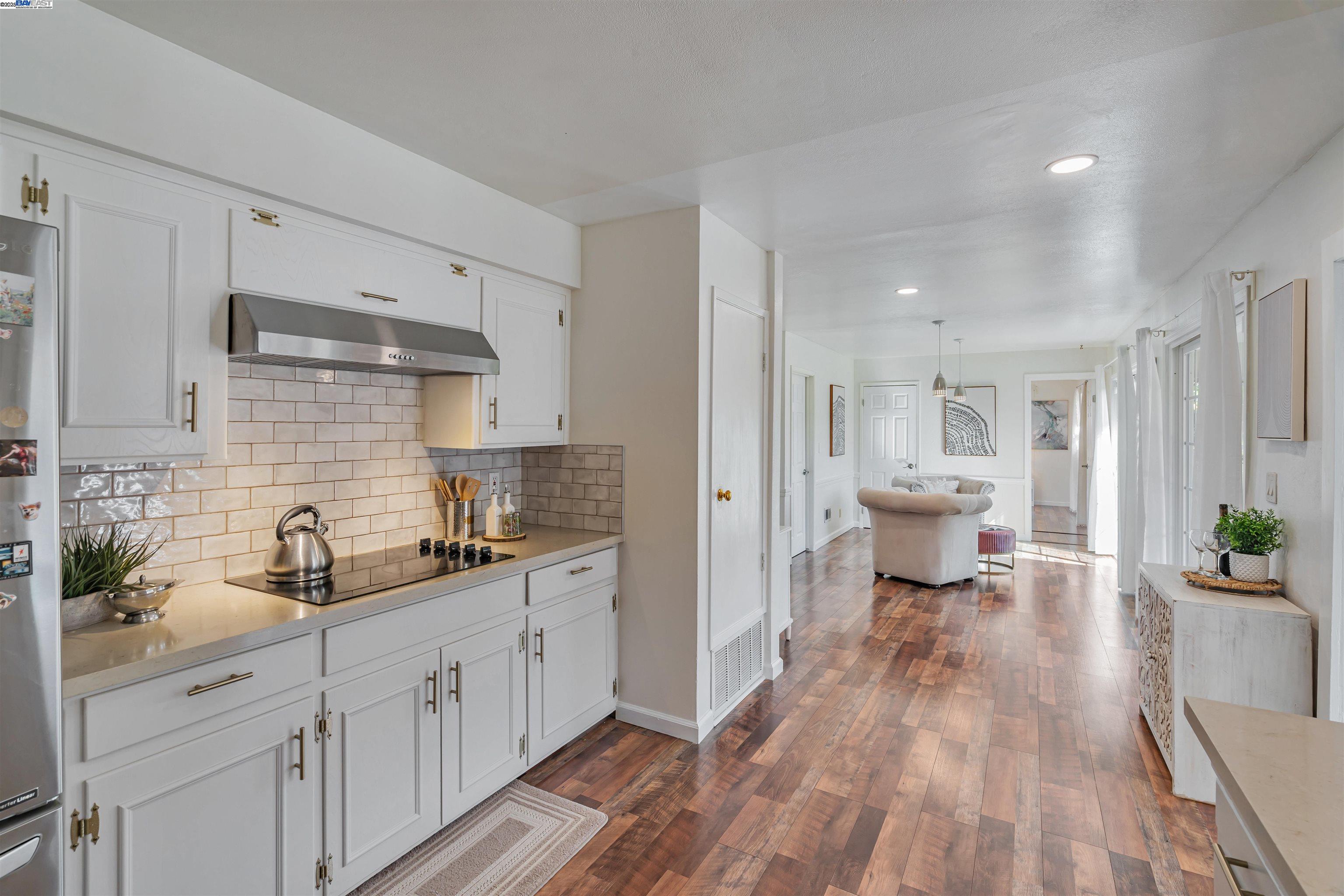 Detail Gallery Image 18 of 53 For 1570 Hillsdale Avenue, San Jose,  CA 95118 - 5 Beds | 4/1 Baths