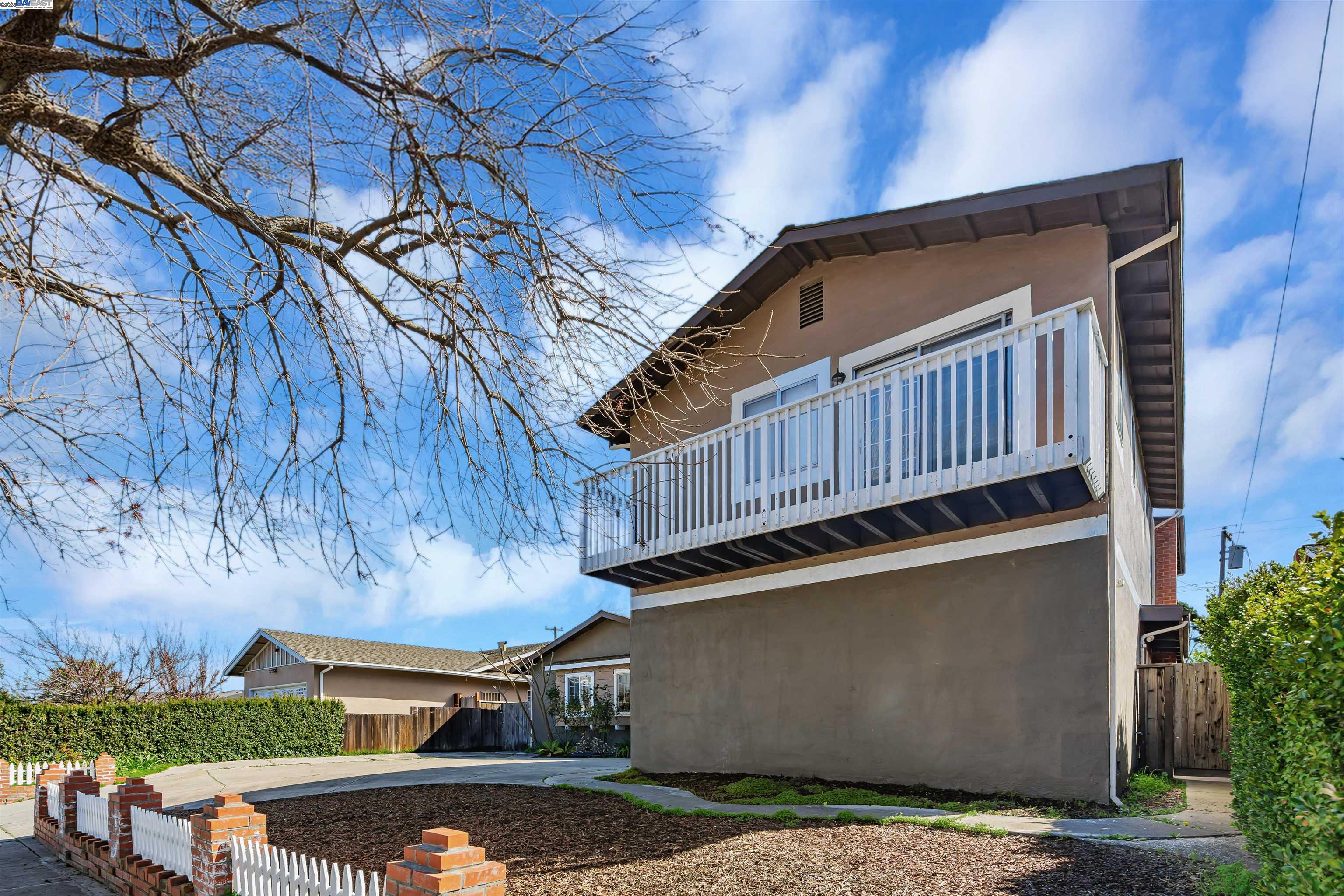Detail Gallery Image 4 of 53 For 1570 Hillsdale Avenue, San Jose,  CA 95118 - 5 Beds | 4/1 Baths