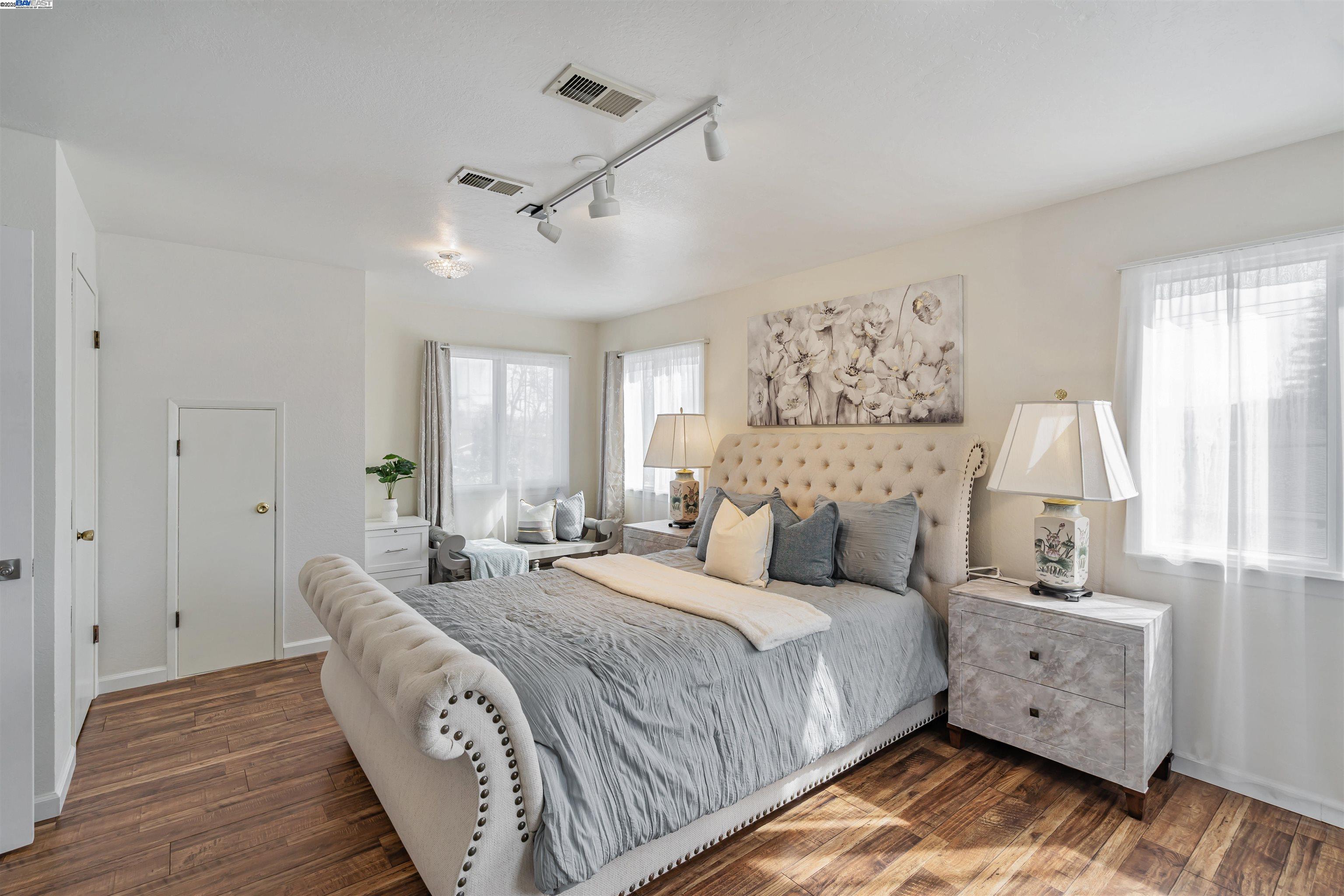 Detail Gallery Image 39 of 53 For 1570 Hillsdale Avenue, San Jose,  CA 95118 - 5 Beds | 4/1 Baths