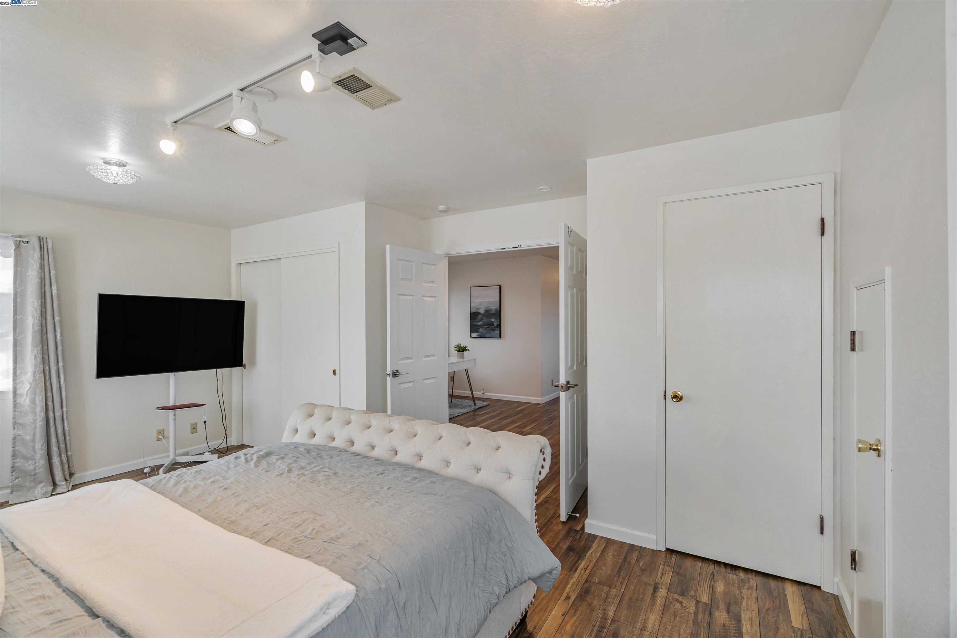 Detail Gallery Image 41 of 53 For 1570 Hillsdale Avenue, San Jose,  CA 95118 - 5 Beds | 4/1 Baths
