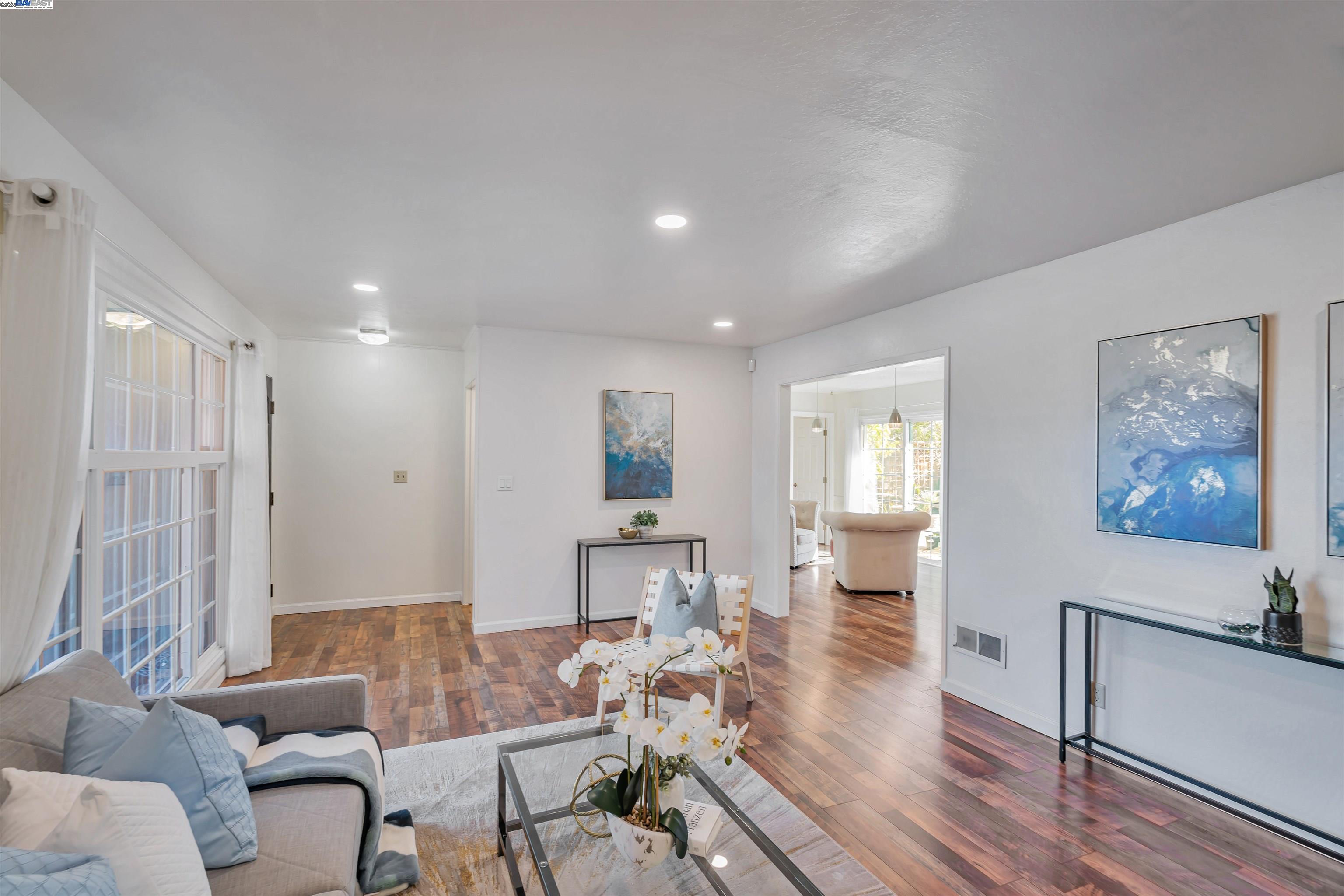 Detail Gallery Image 7 of 53 For 1570 Hillsdale Avenue, San Jose,  CA 95118 - 5 Beds | 4/1 Baths