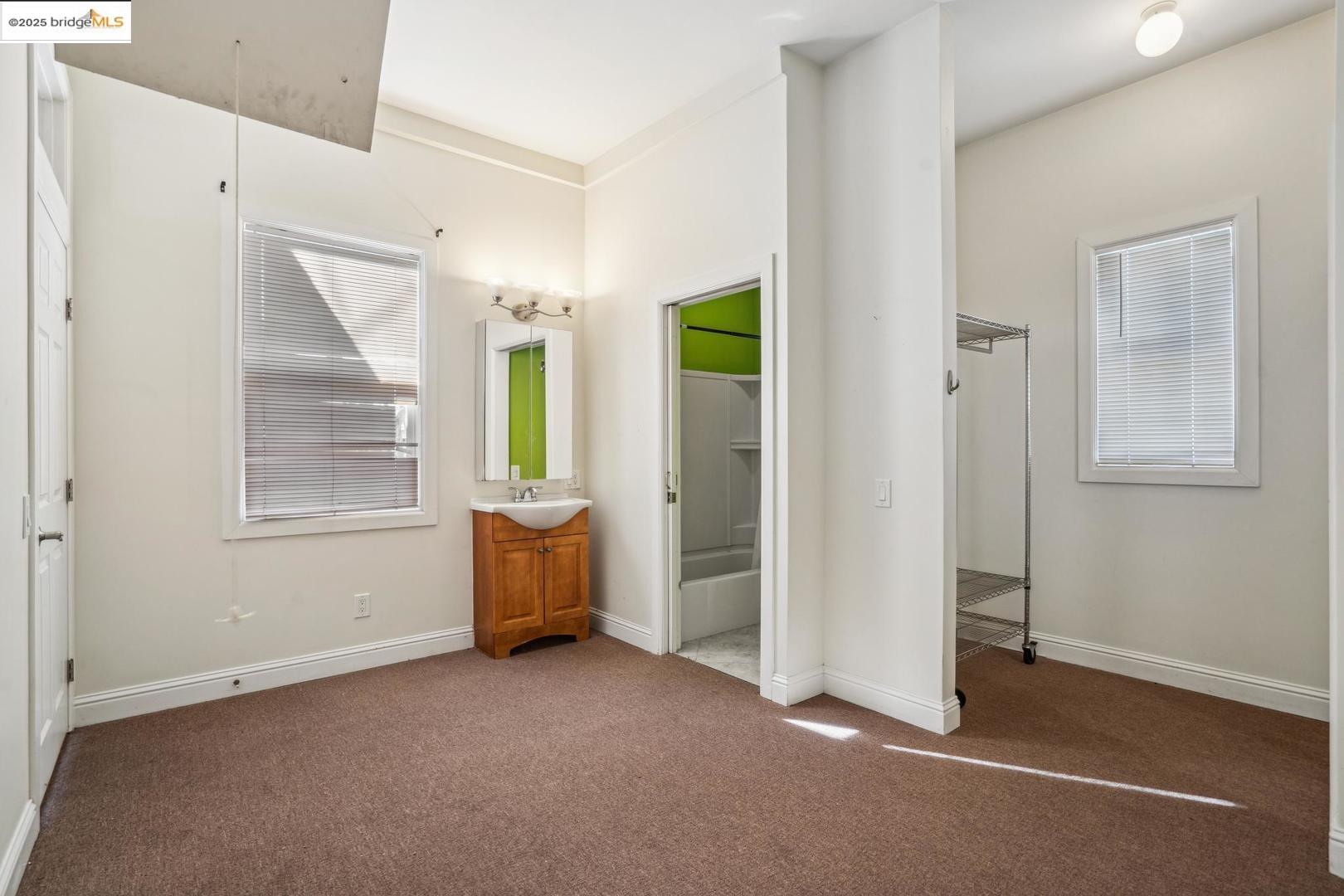 1531 9th, Oakland, California 94607, ,Residential Income,For Sale,1531 9th,41087103
