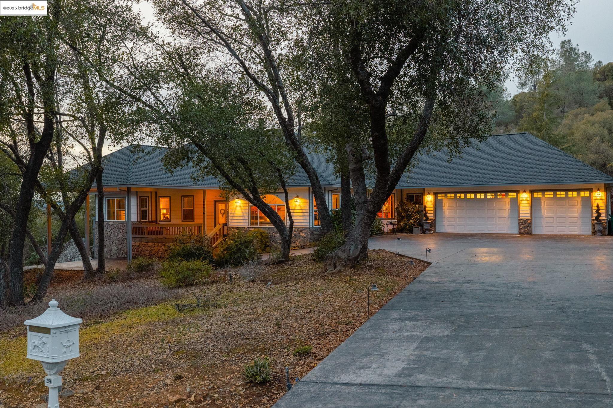 Detail Gallery Image 1 of 1 For 22216 Paseo De Los Portales Rd, Sonora,  CA 95370 - 4 Beds | 2/1 Baths