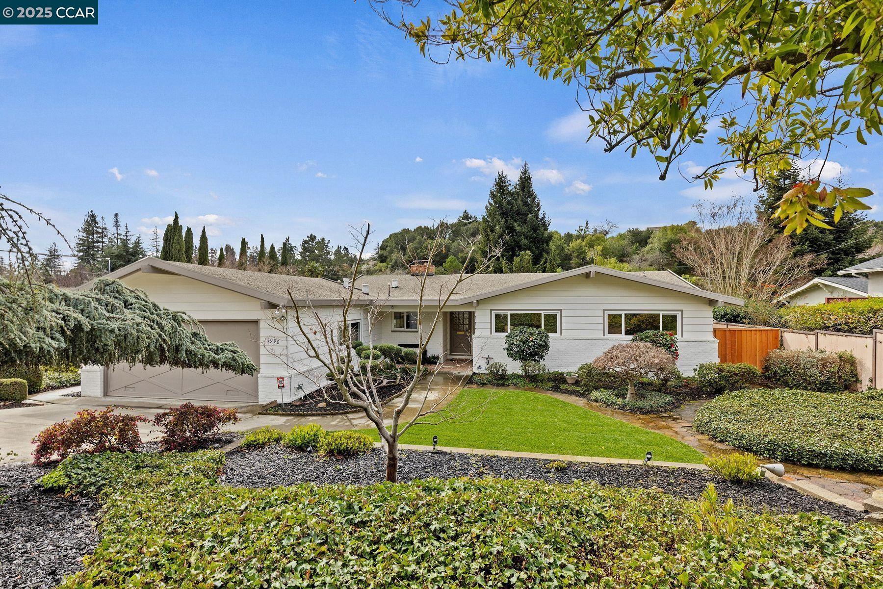 Detail Gallery Image 1 of 1 For 16990 Hinton Ct, Castro Valley,  CA 94546 - 4 Beds | 2 Baths