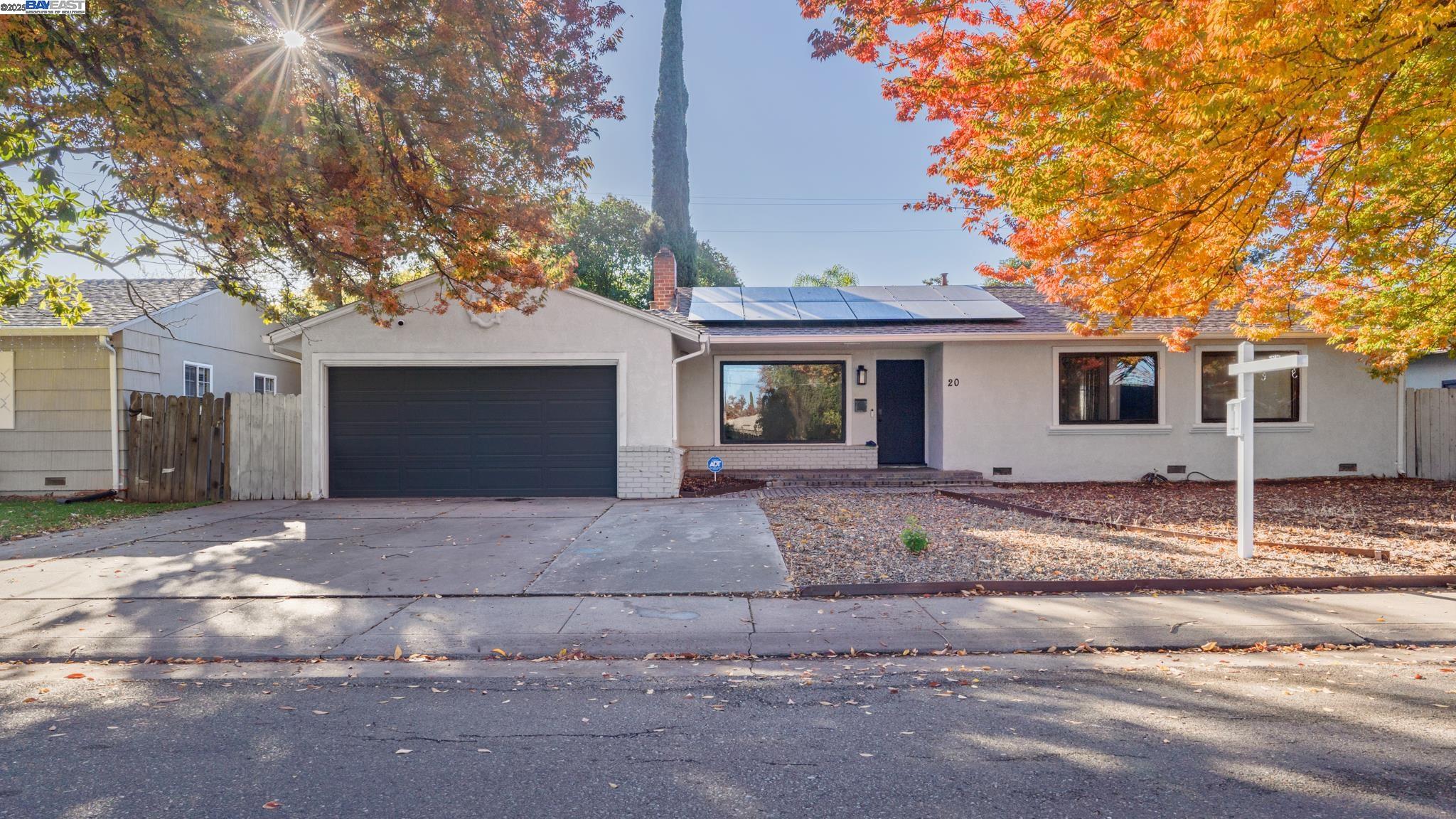 Detail Gallery Image 1 of 29 For 20 W Mayfair Ave, Stockton,  CA 95207 - 3 Beds | 1 Baths
