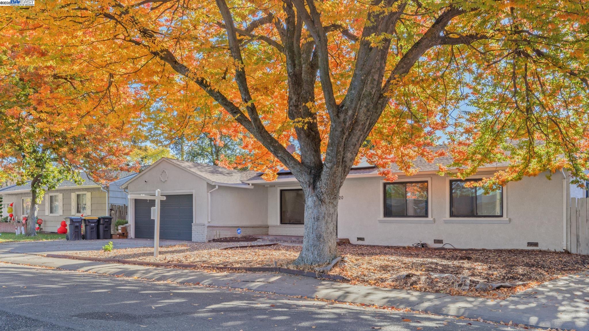 Detail Gallery Image 3 of 29 For 20 W Mayfair Ave, Stockton,  CA 95207 - 3 Beds | 1 Baths