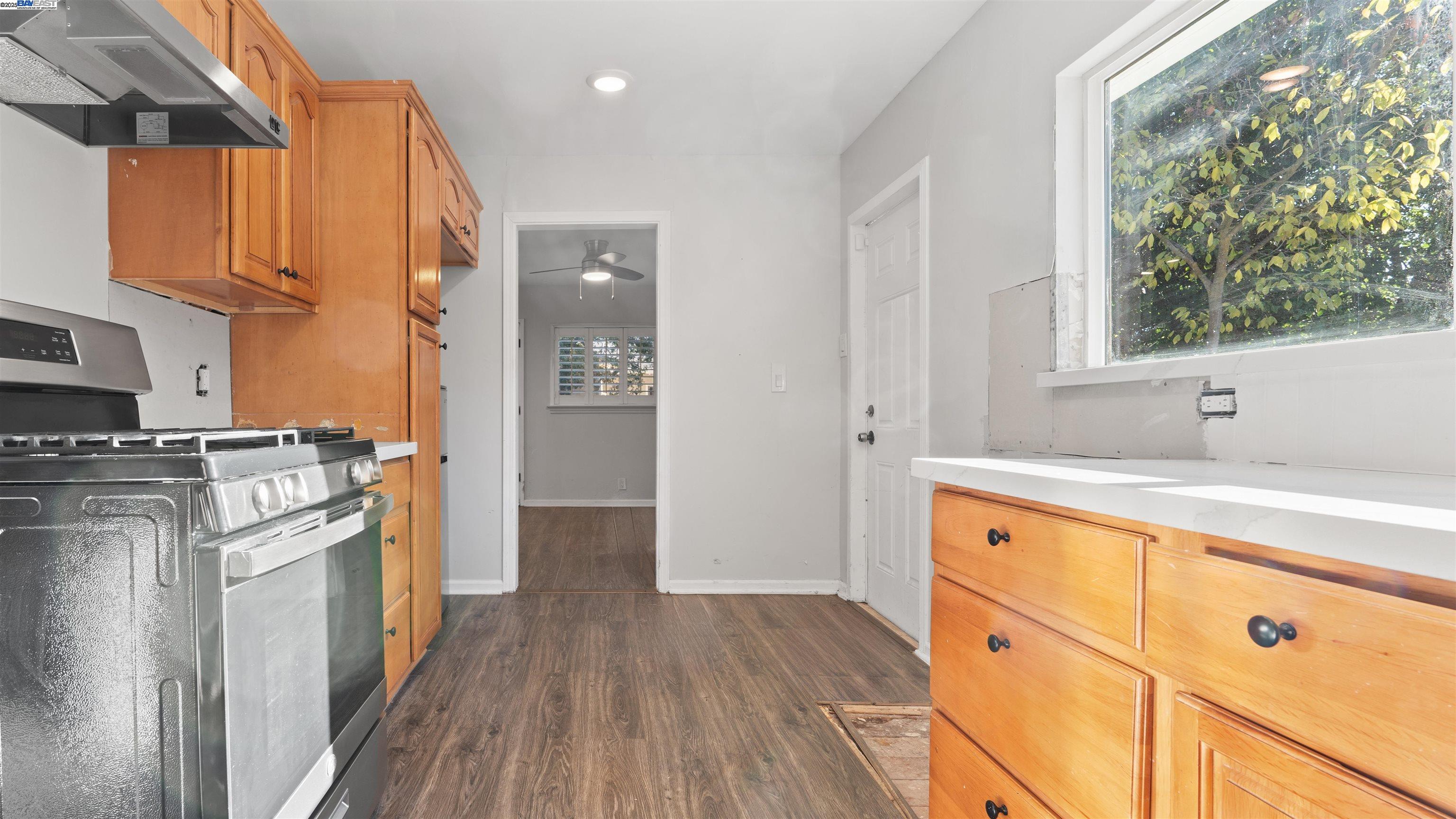 Detail Gallery Image 9 of 29 For 20 W Mayfair Ave, Stockton,  CA 95207 - 3 Beds | 1 Baths