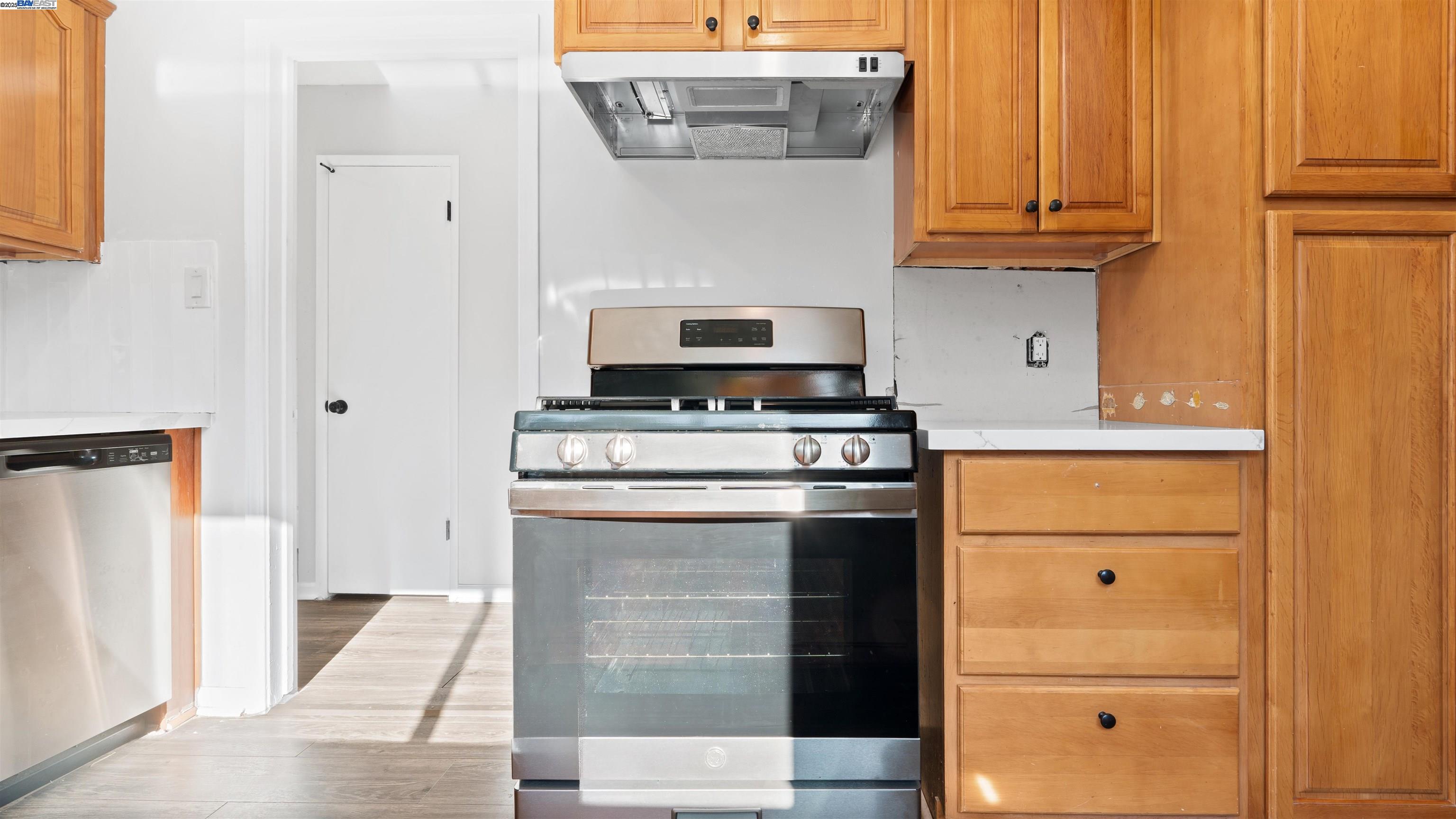 Detail Gallery Image 10 of 29 For 20 W Mayfair Ave, Stockton,  CA 95207 - 3 Beds | 1 Baths