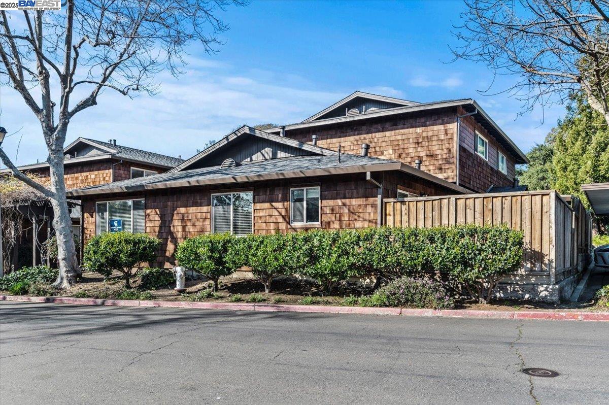 More Details about MLS # 41087130 : 4138 RAVENWOOD PL