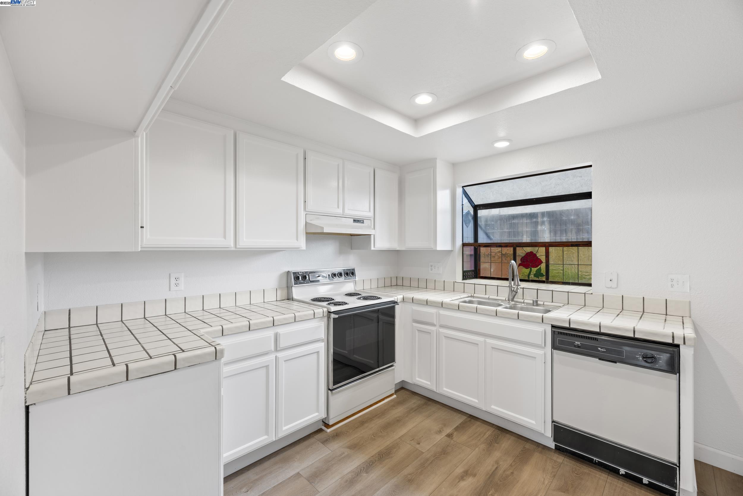 Detail Gallery Image 11 of 45 For 15205 Hesperian Blvd #G,  San Leandro,  CA 94578 - 3 Beds | 2/1 Baths