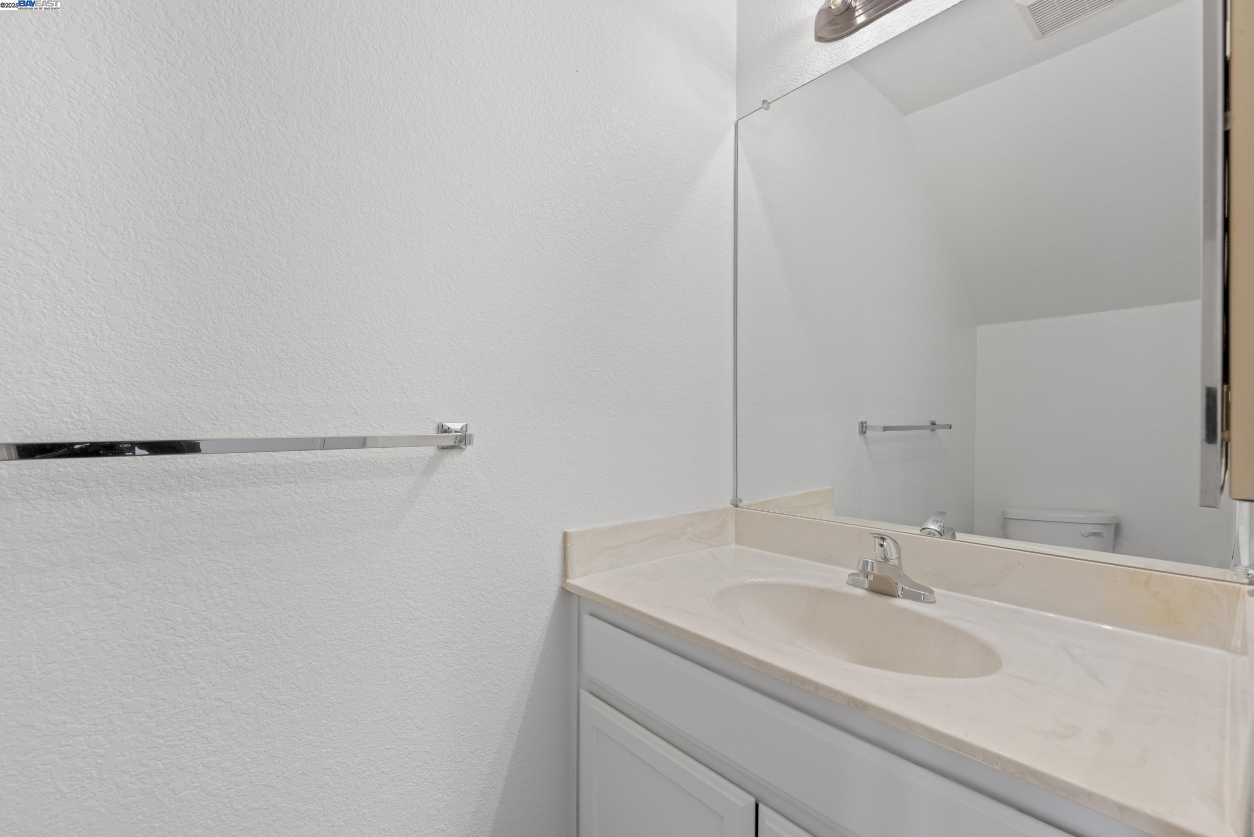 Detail Gallery Image 15 of 45 For 15205 Hesperian Blvd #G,  San Leandro,  CA 94578 - 3 Beds | 2/1 Baths