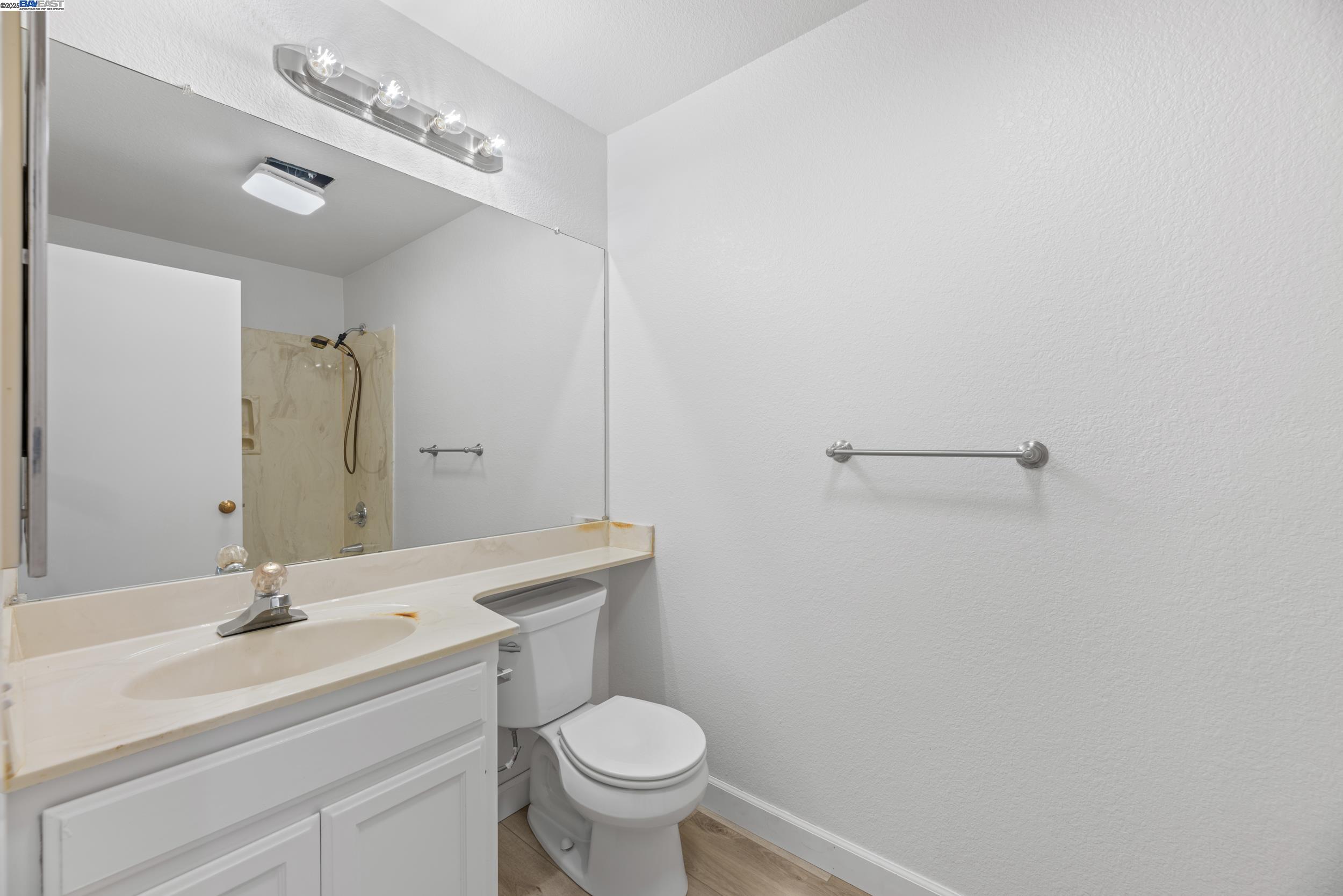 Detail Gallery Image 24 of 45 For 15205 Hesperian Blvd #G,  San Leandro,  CA 94578 - 3 Beds | 2/1 Baths