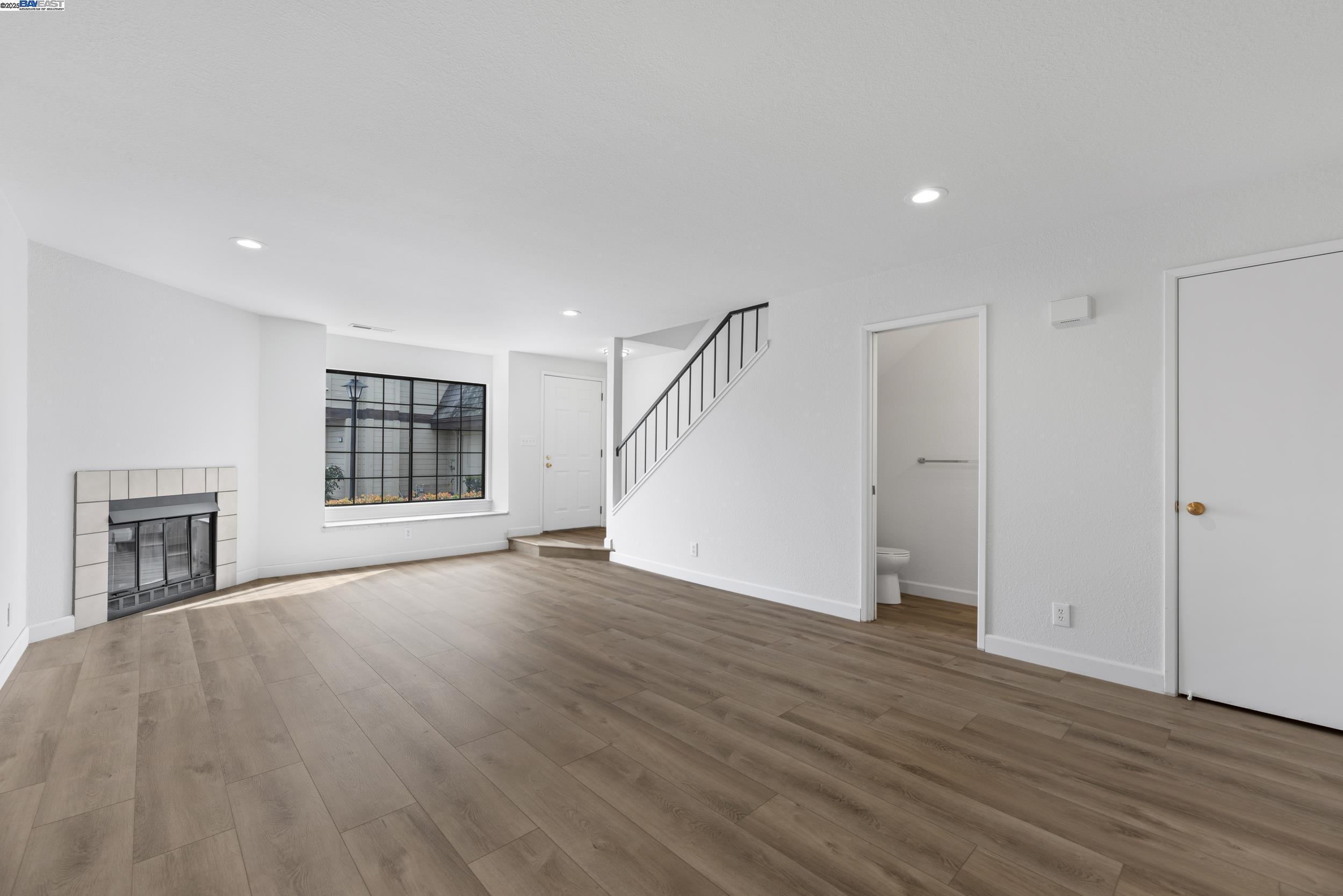 Detail Gallery Image 5 of 45 For 15205 Hesperian Blvd #G,  San Leandro,  CA 94578 - 3 Beds | 2/1 Baths