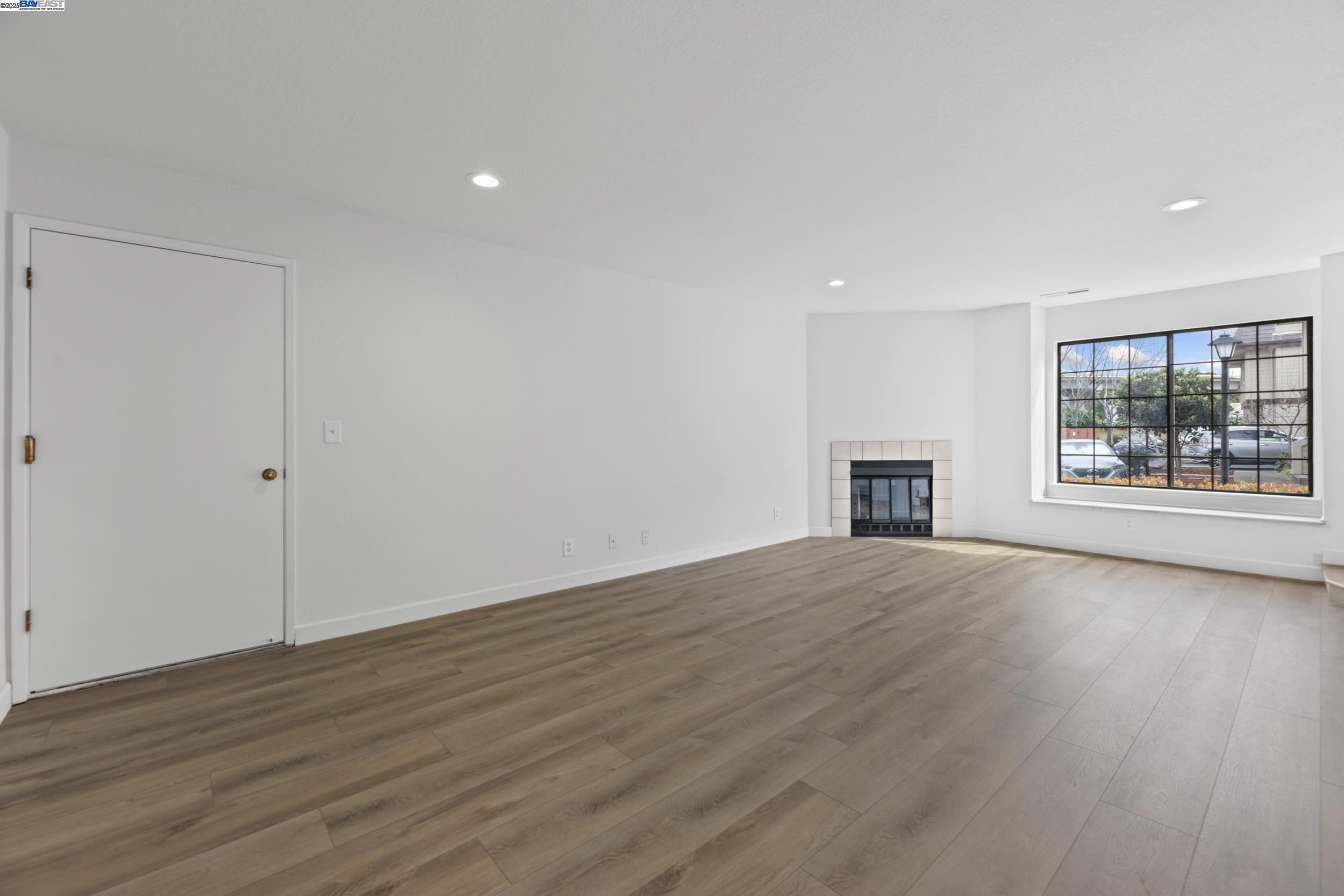 Detail Gallery Image 6 of 45 For 15205 Hesperian Blvd #G,  San Leandro,  CA 94578 - 3 Beds | 2/1 Baths